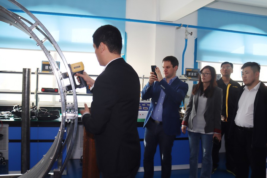 亚洲精品久久一区二区三区