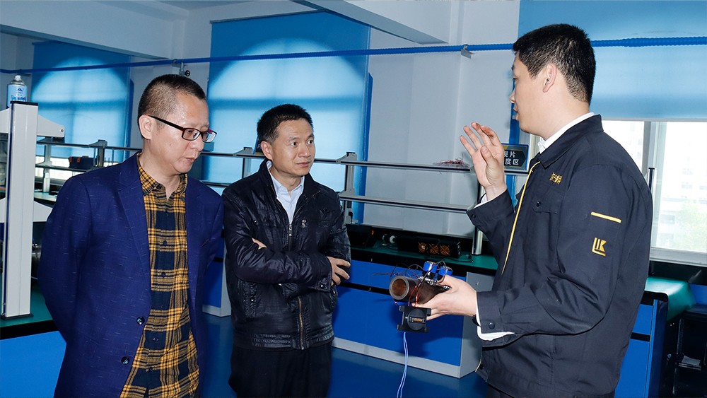 亚洲精品久久一区二区三区