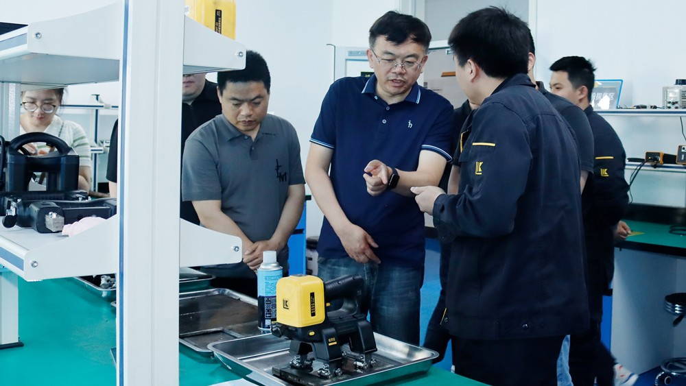 亚洲精品久久一区二区三区