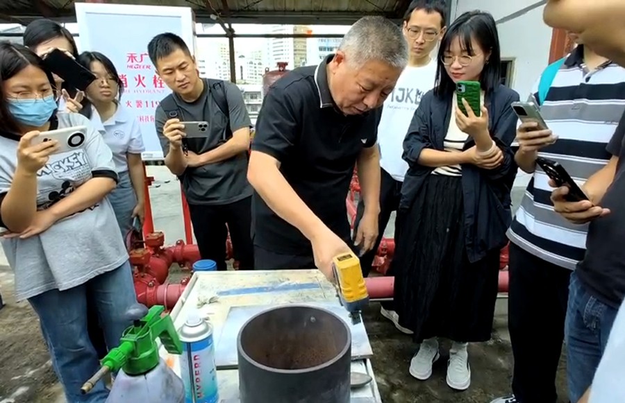 亚洲精品久久一区二区三区