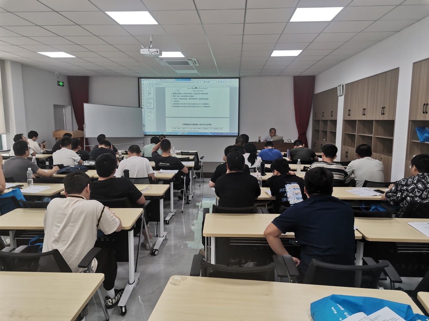 亚洲精品久久一区二区三区