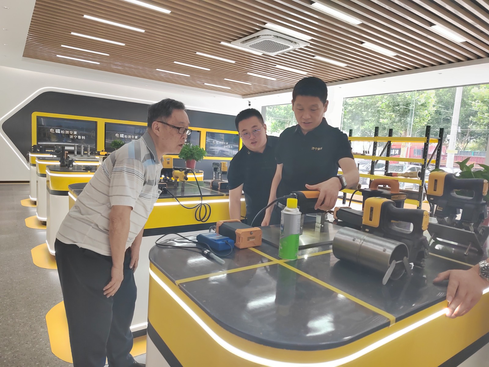 亚洲精品久久一区二区三区