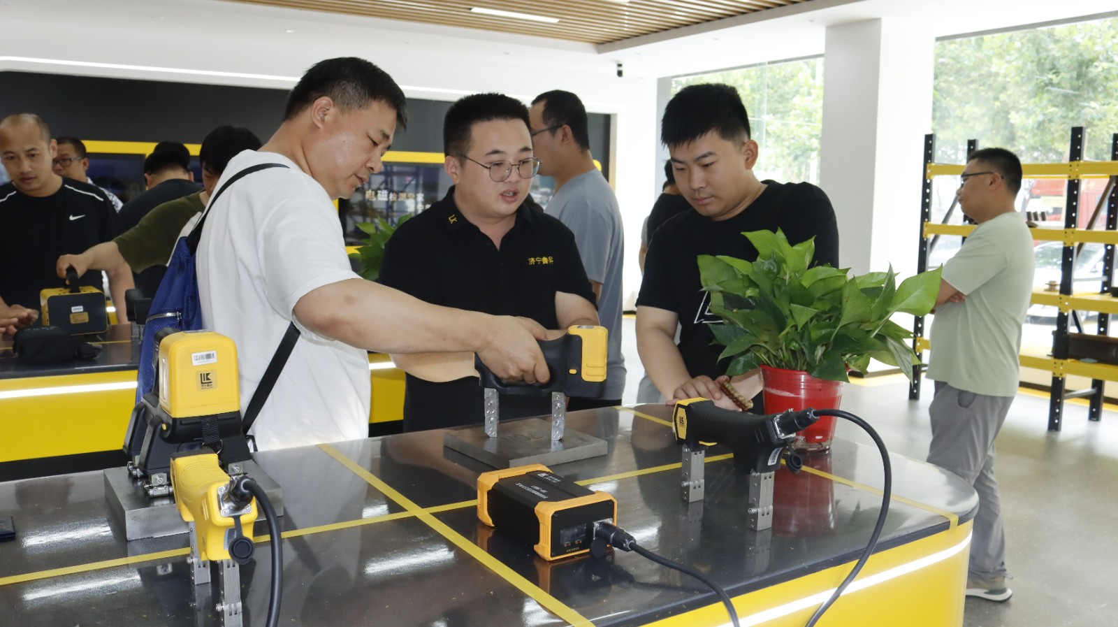 亚洲精品久久一区二区三区