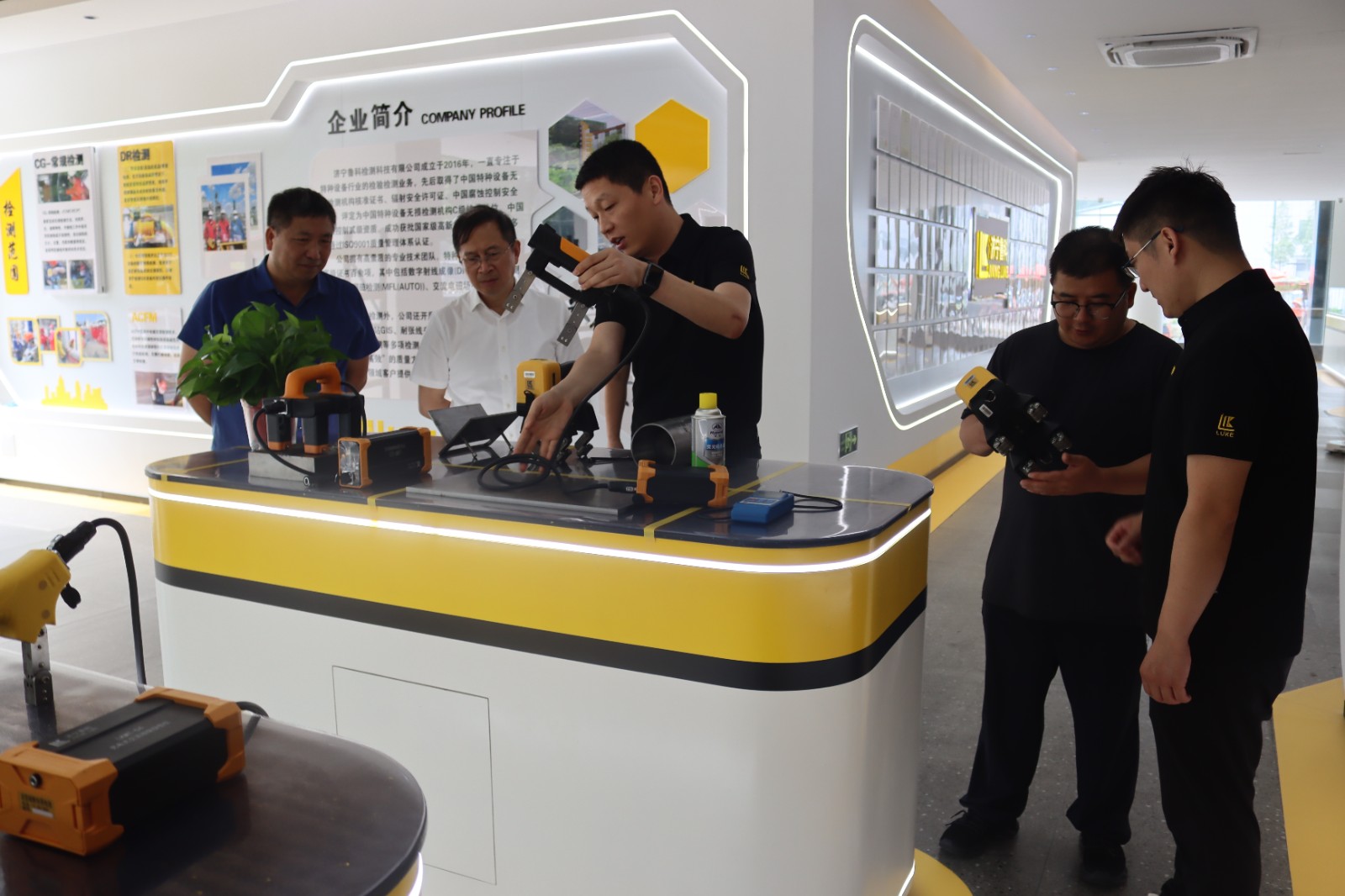 亚洲精品久久一区二区三区