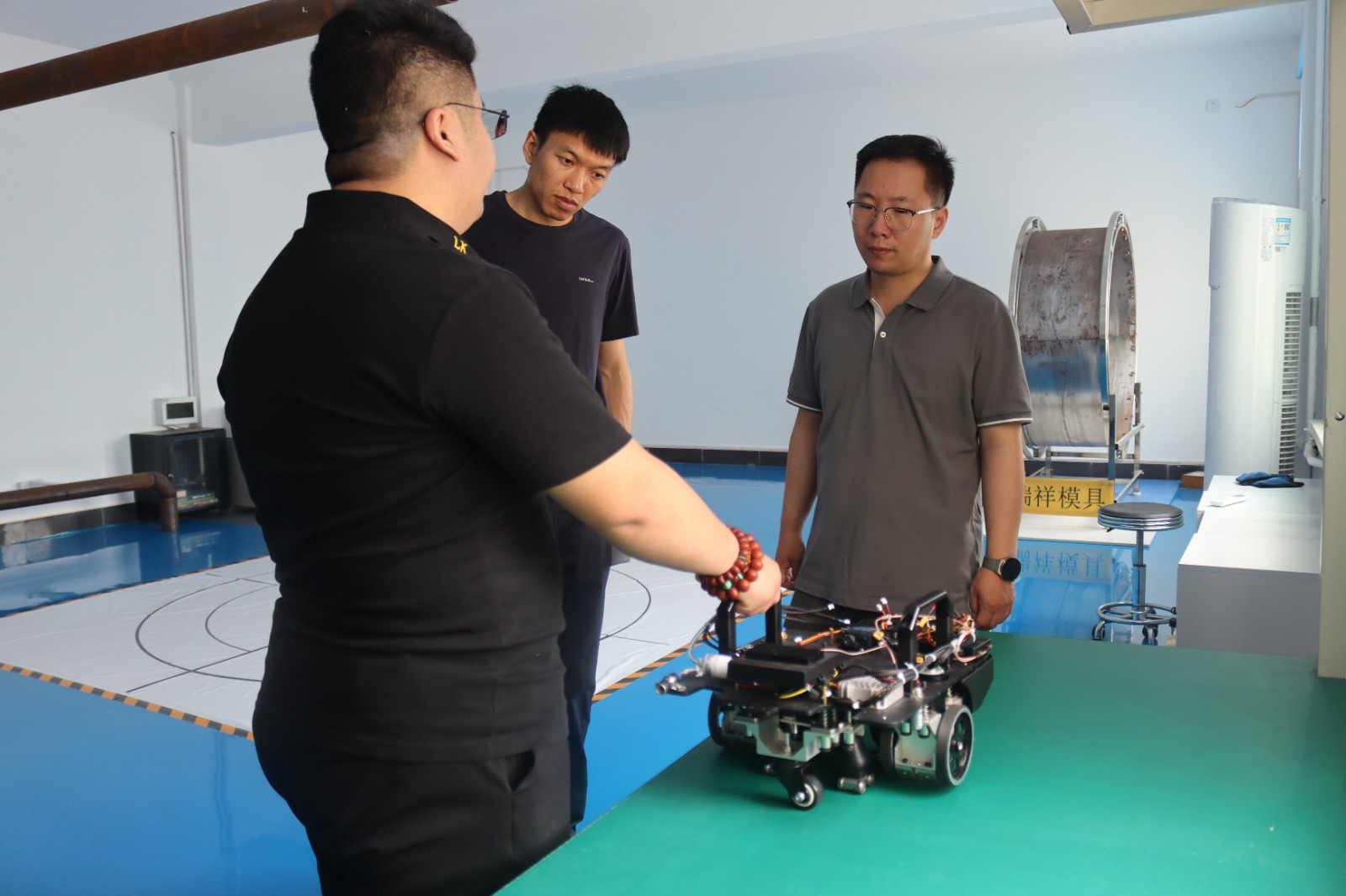 亚洲精品久久一区二区三区