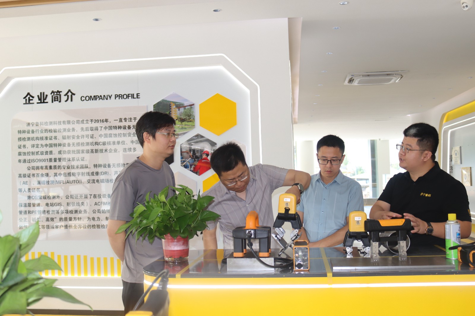 亚洲精品久久一区二区三区