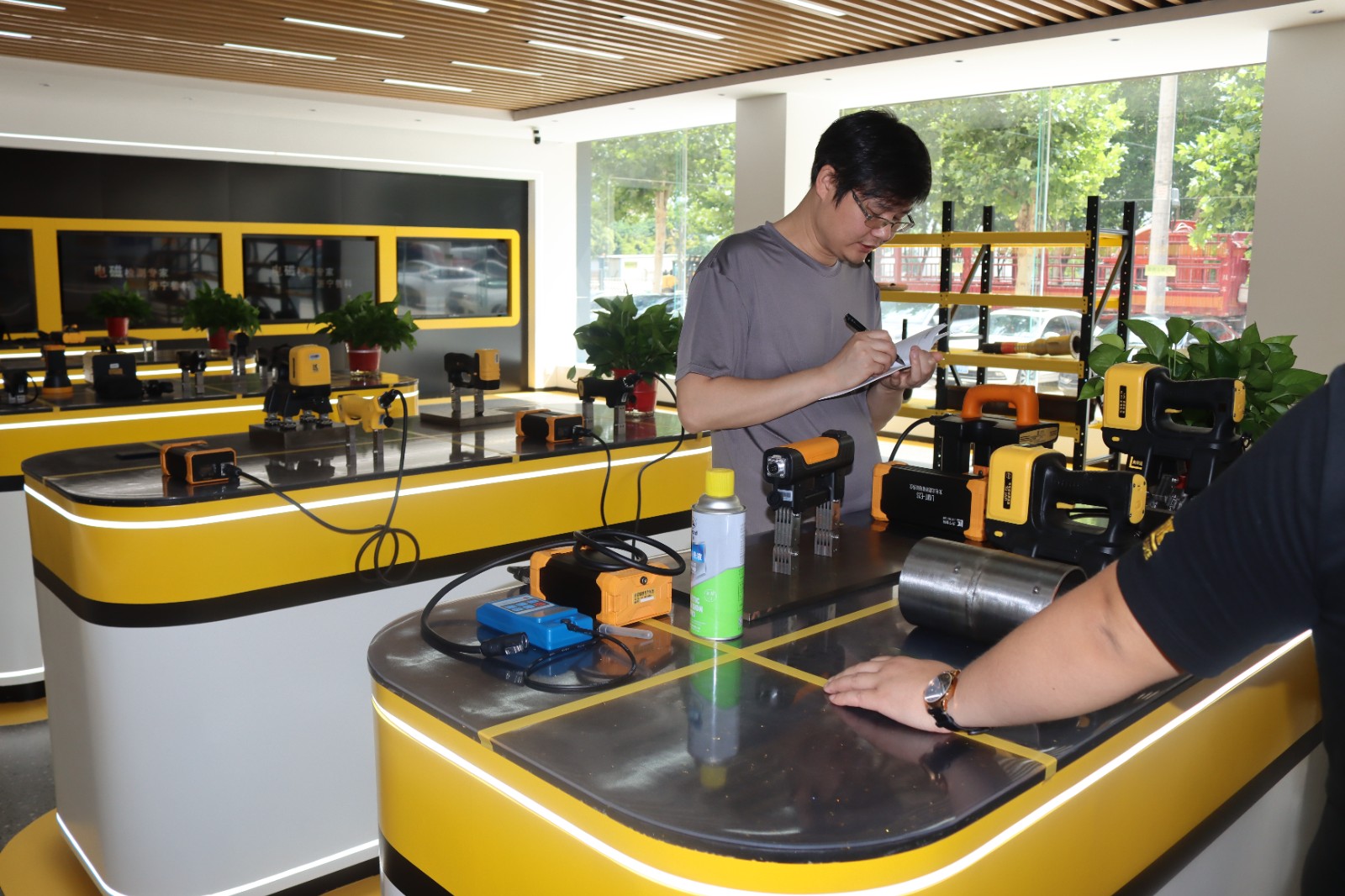 亚洲精品久久一区二区三区