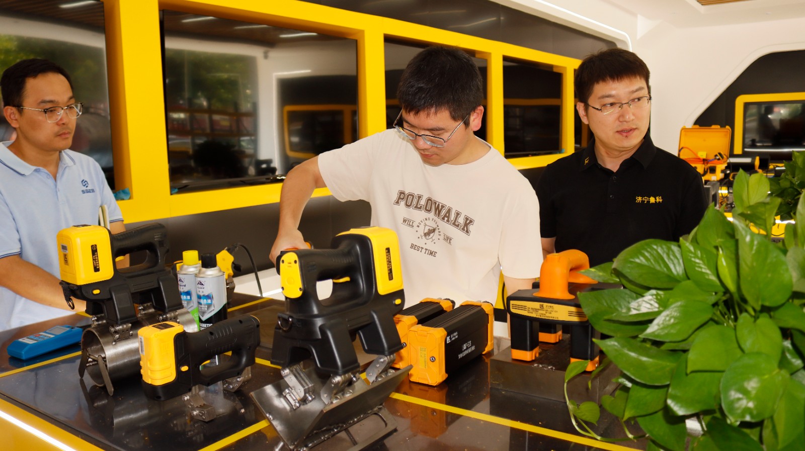 亚洲精品久久一区二区三区