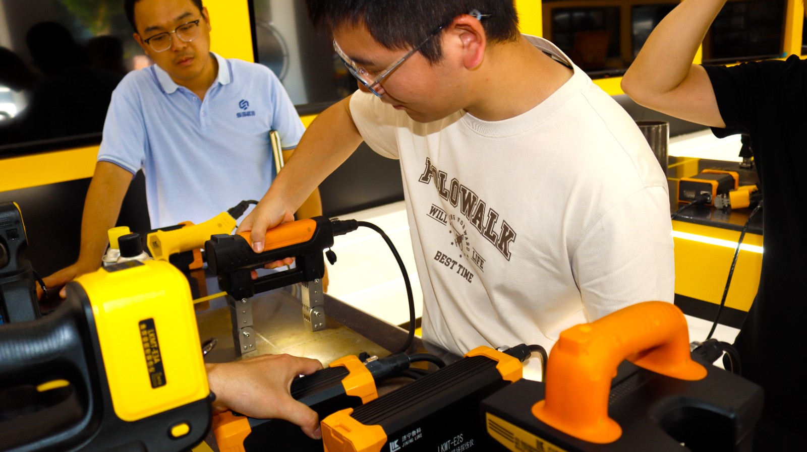 亚洲精品久久一区二区三区