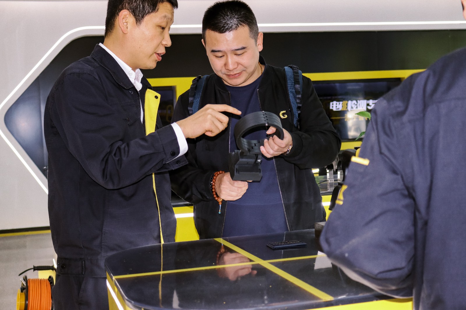 亚洲精品久久一区二区三区