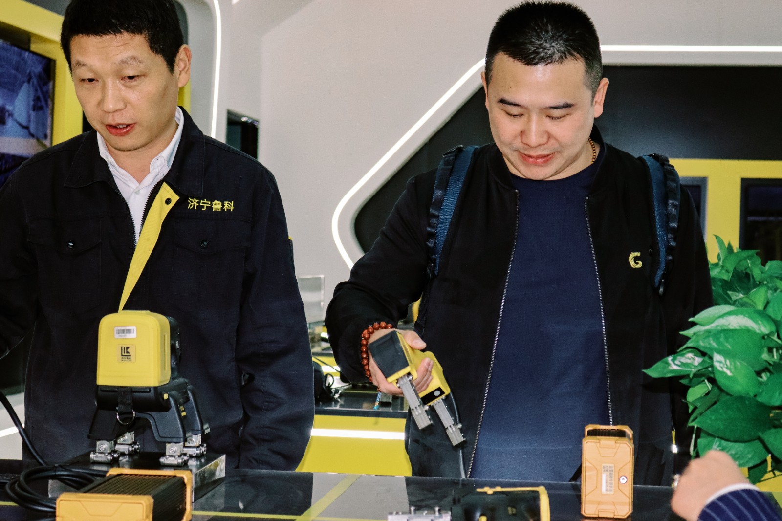 亚洲精品久久一区二区三区