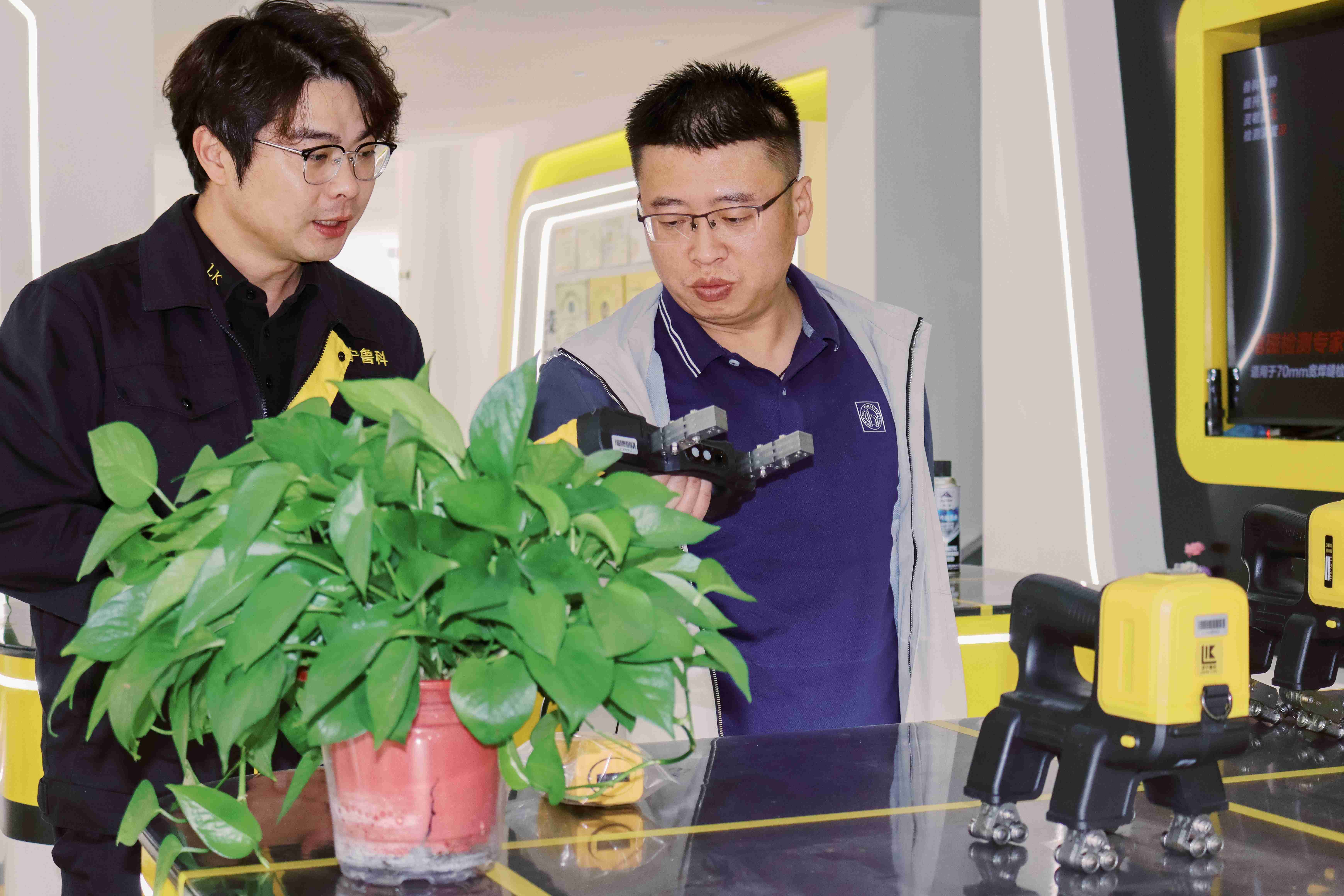 亚洲精品久久一区二区三区