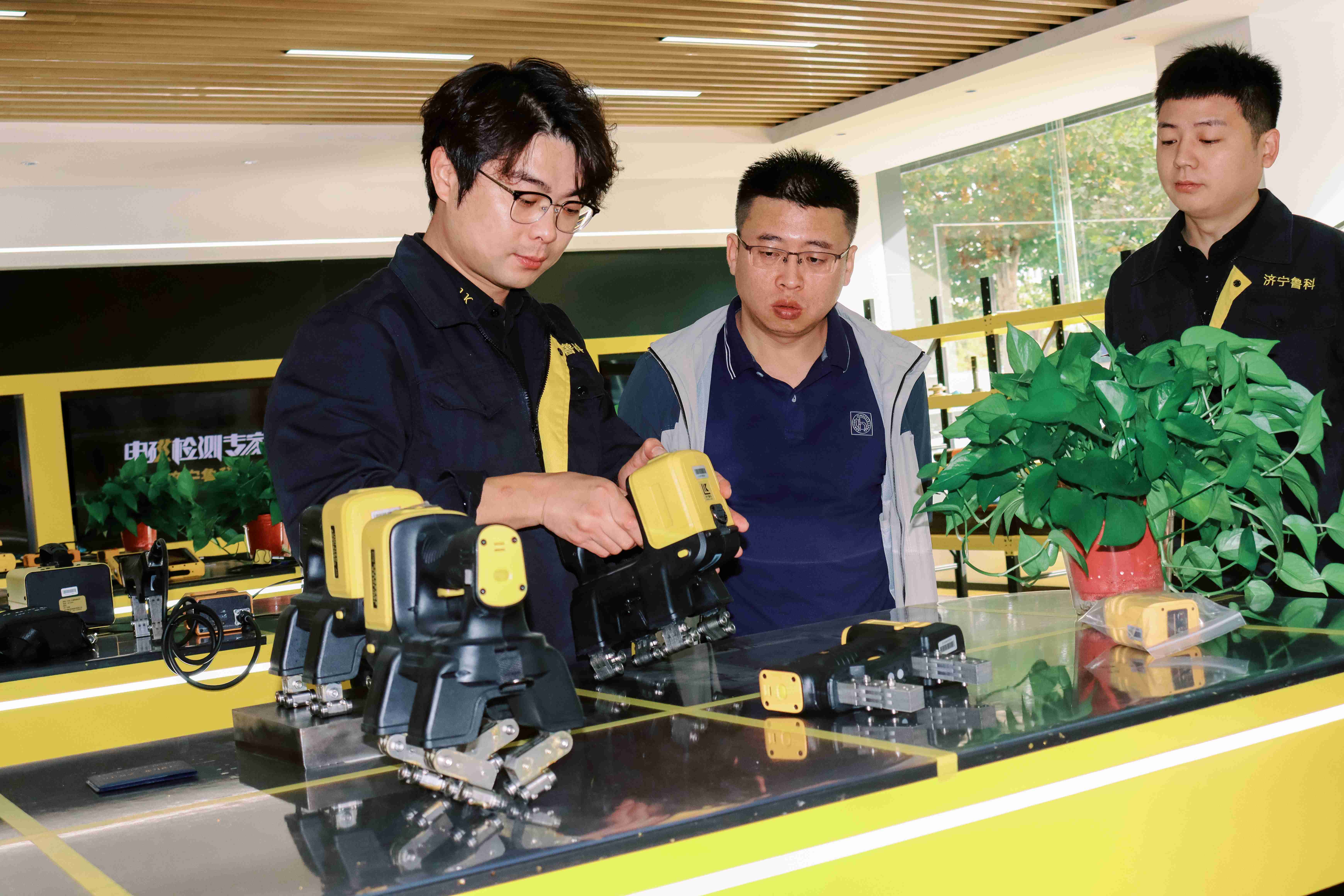 亚洲精品久久一区二区三区