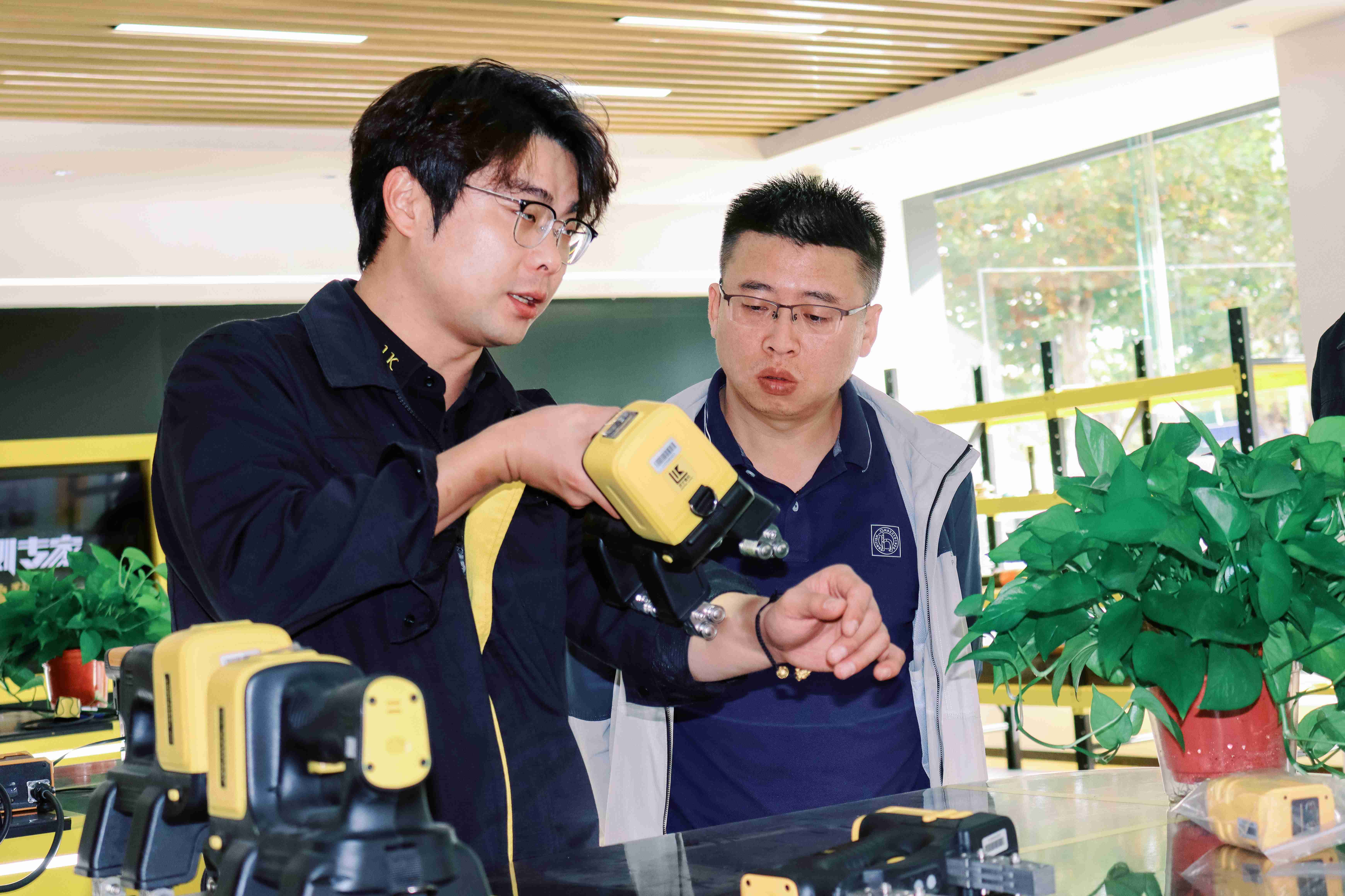 亚洲精品久久一区二区三区