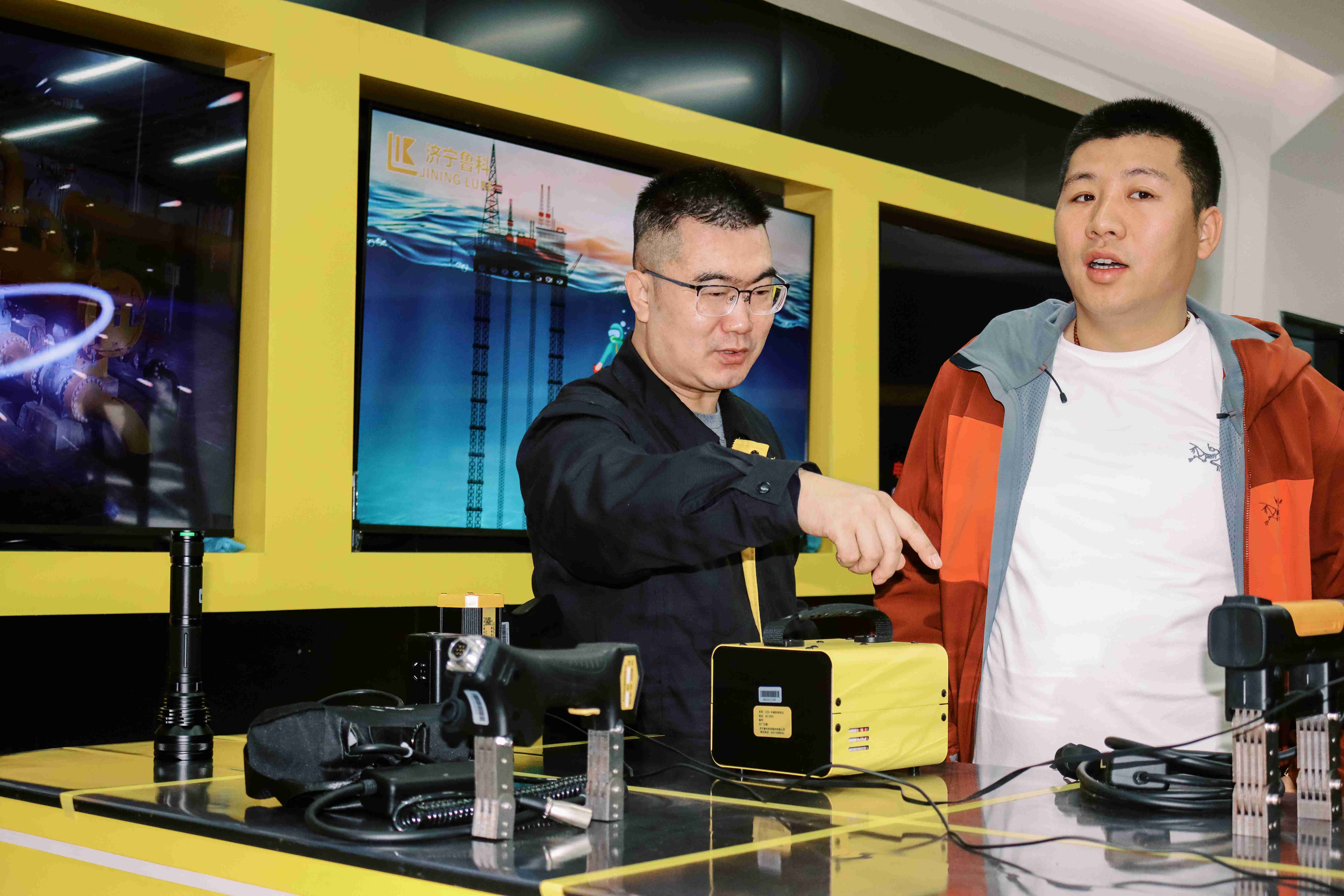 亚洲精品久久一区二区三区