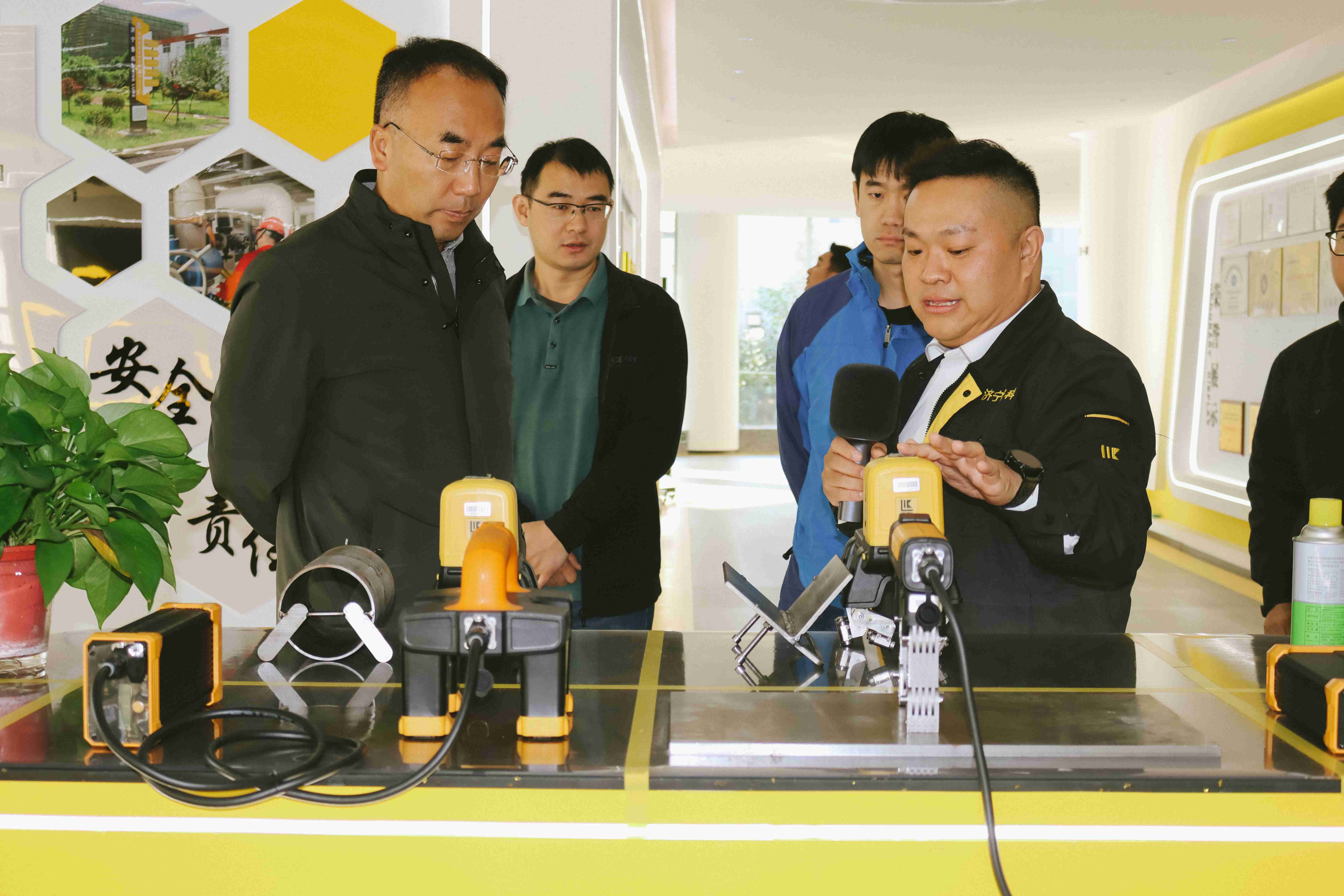 亚洲精品久久一区二区三区