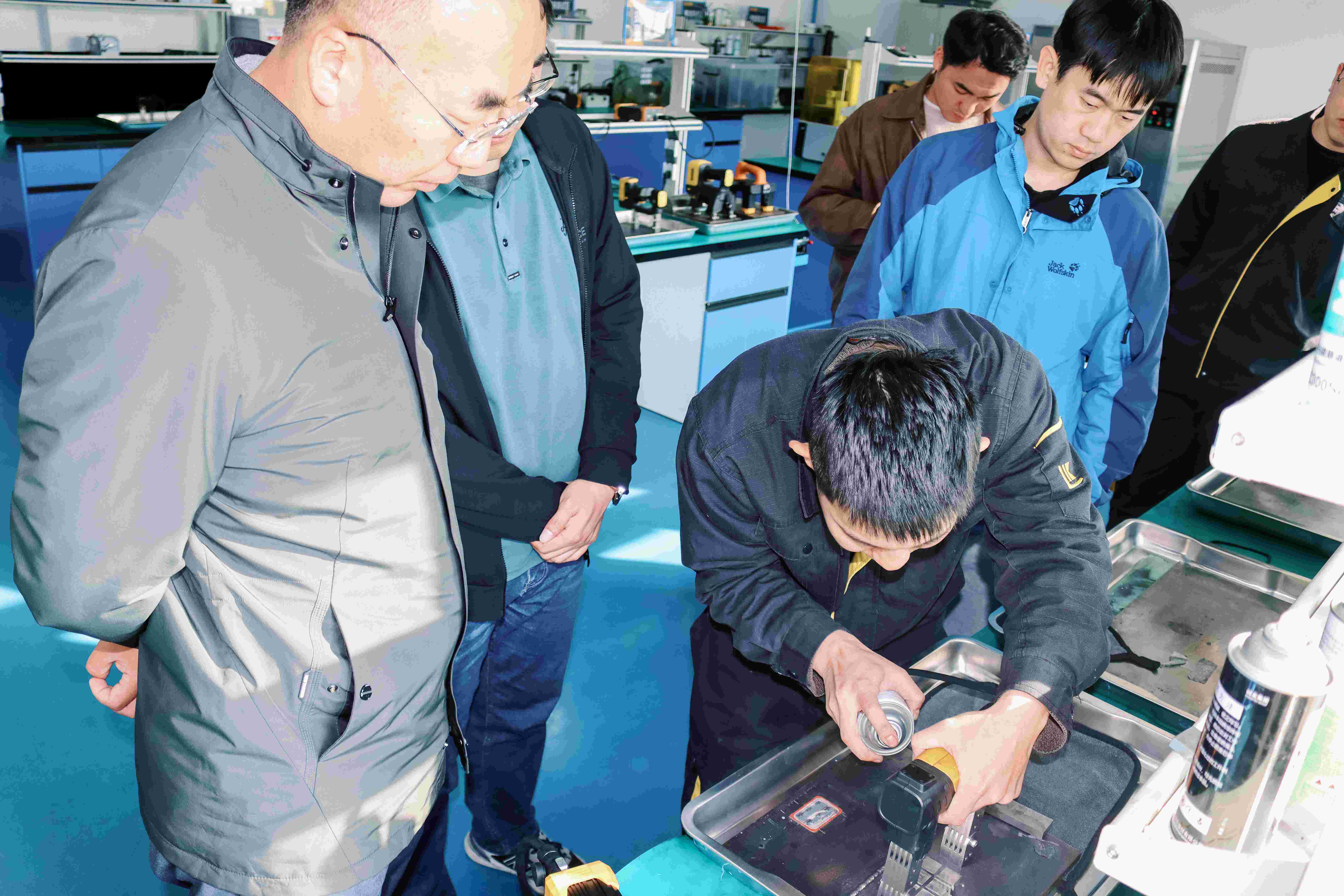 亚洲精品久久一区二区三区