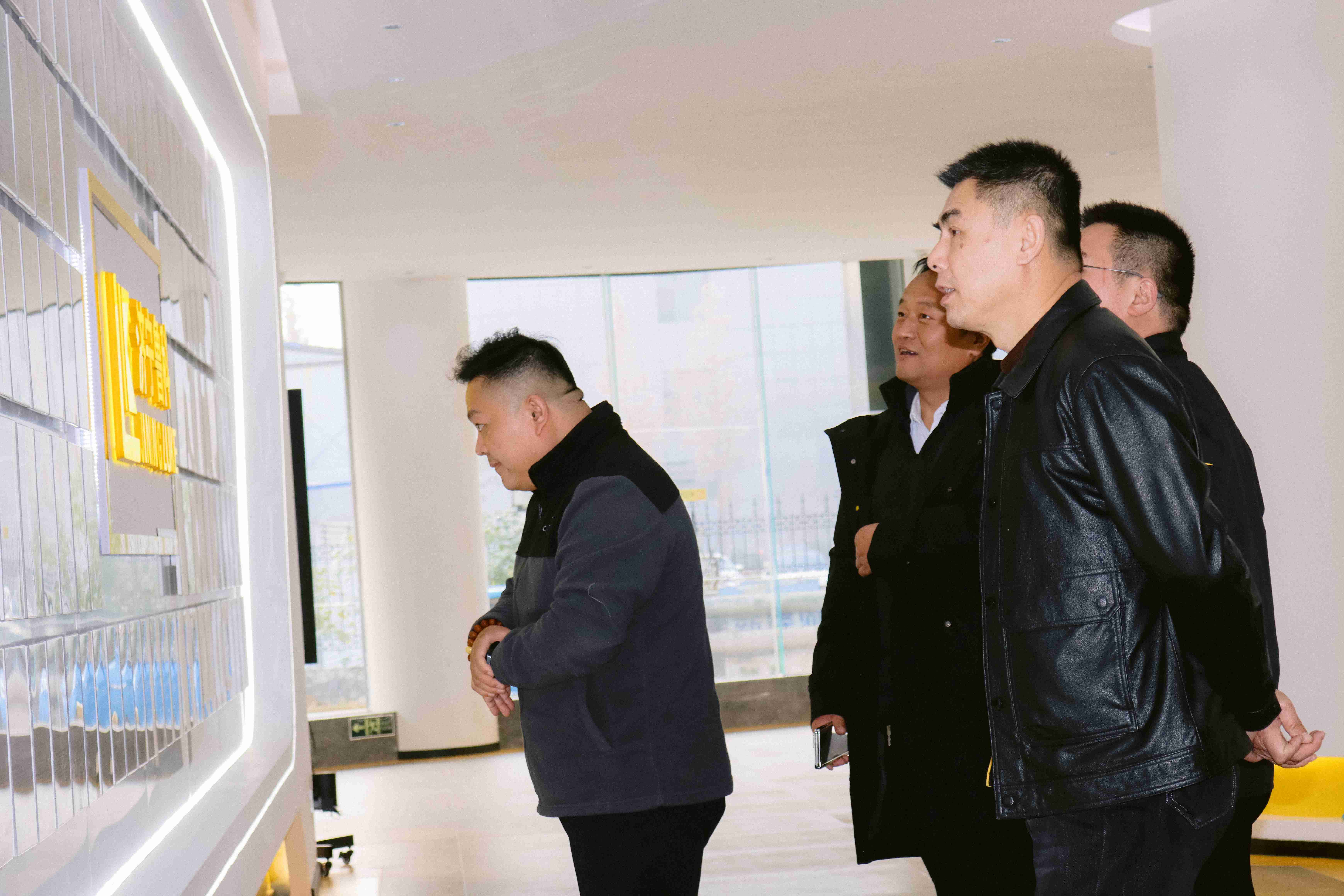 亚洲精品久久一区二区三区