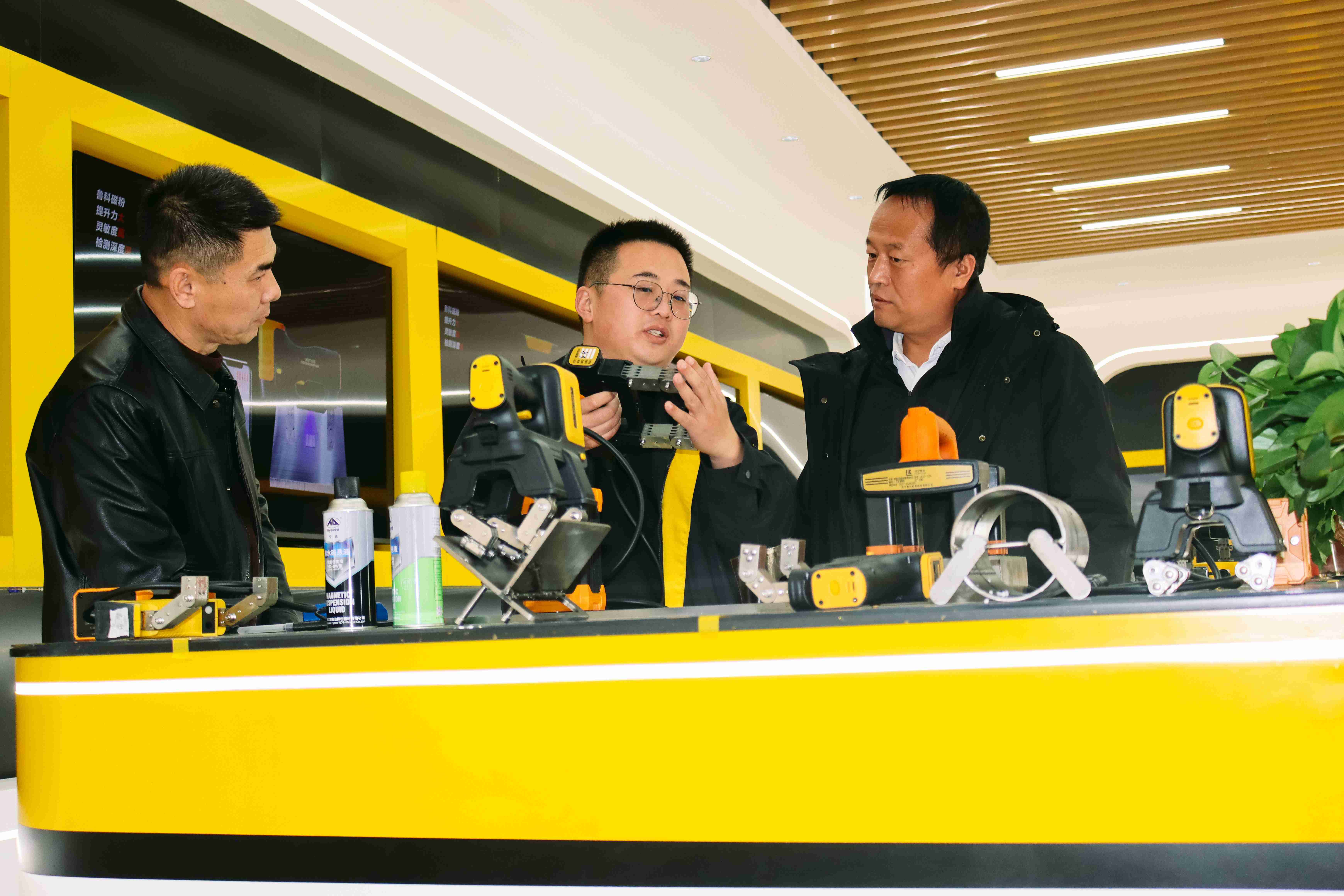 亚洲精品久久一区二区三区