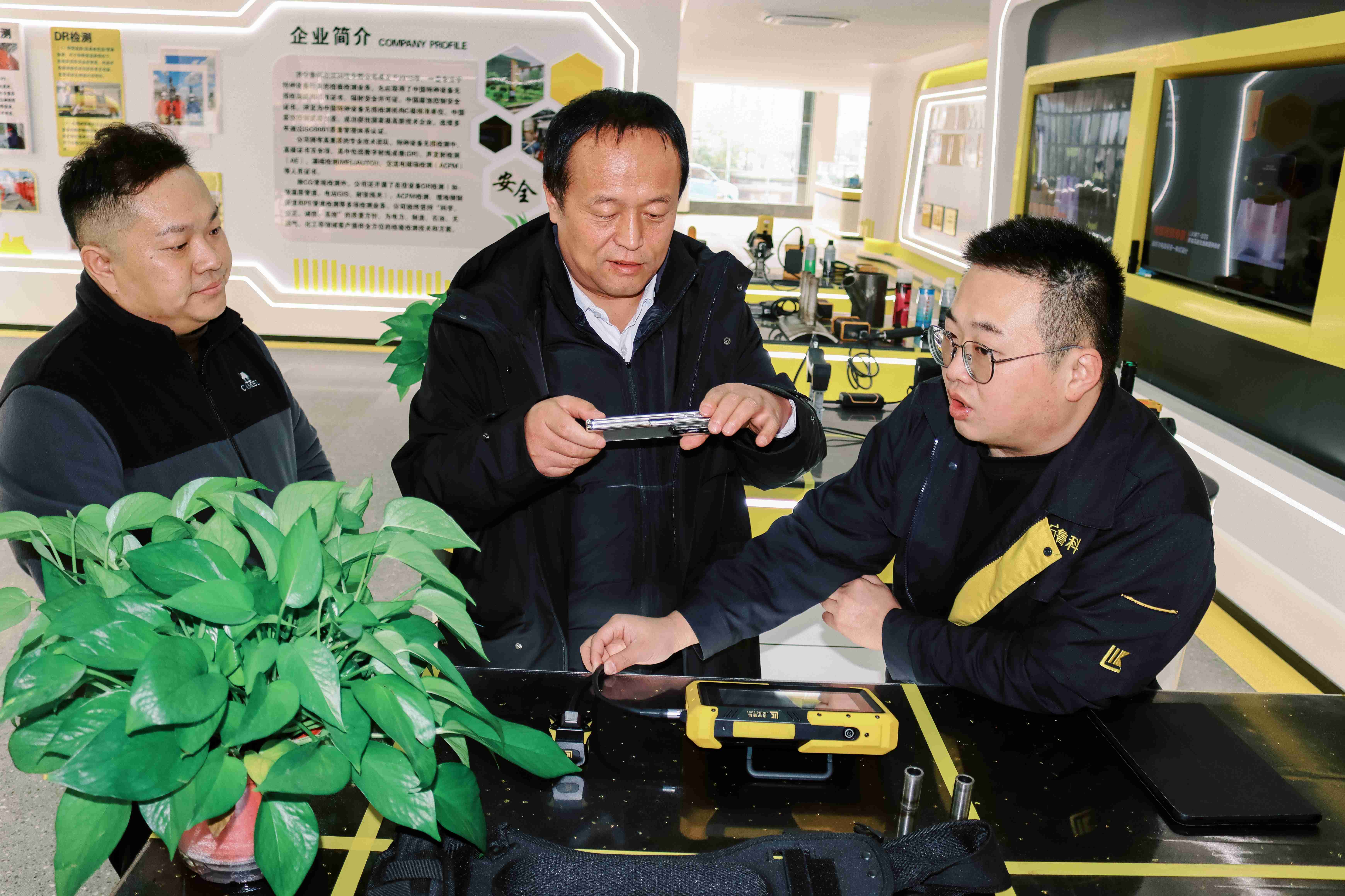 亚洲精品久久一区二区三区