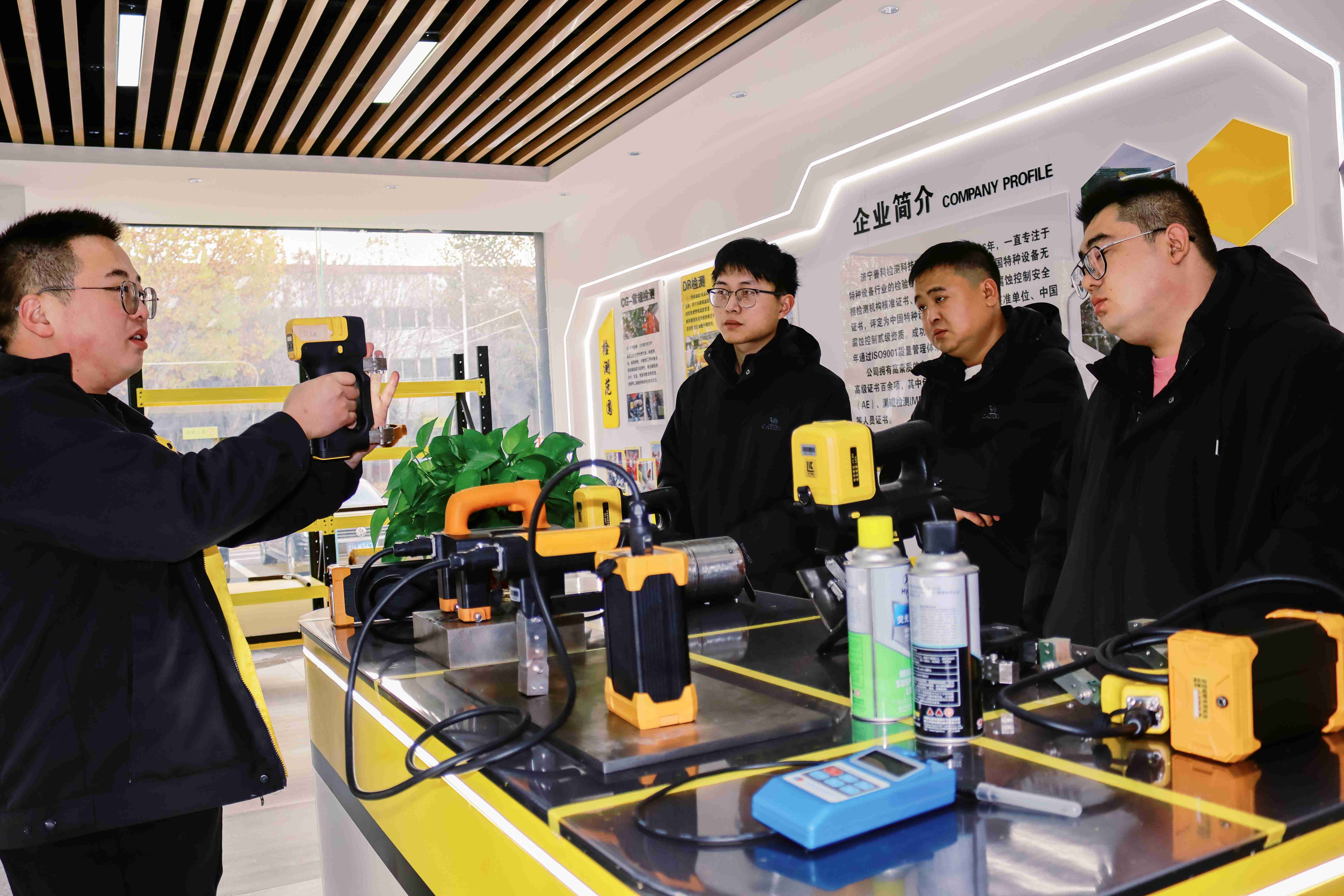 亚洲精品久久一区二区三区