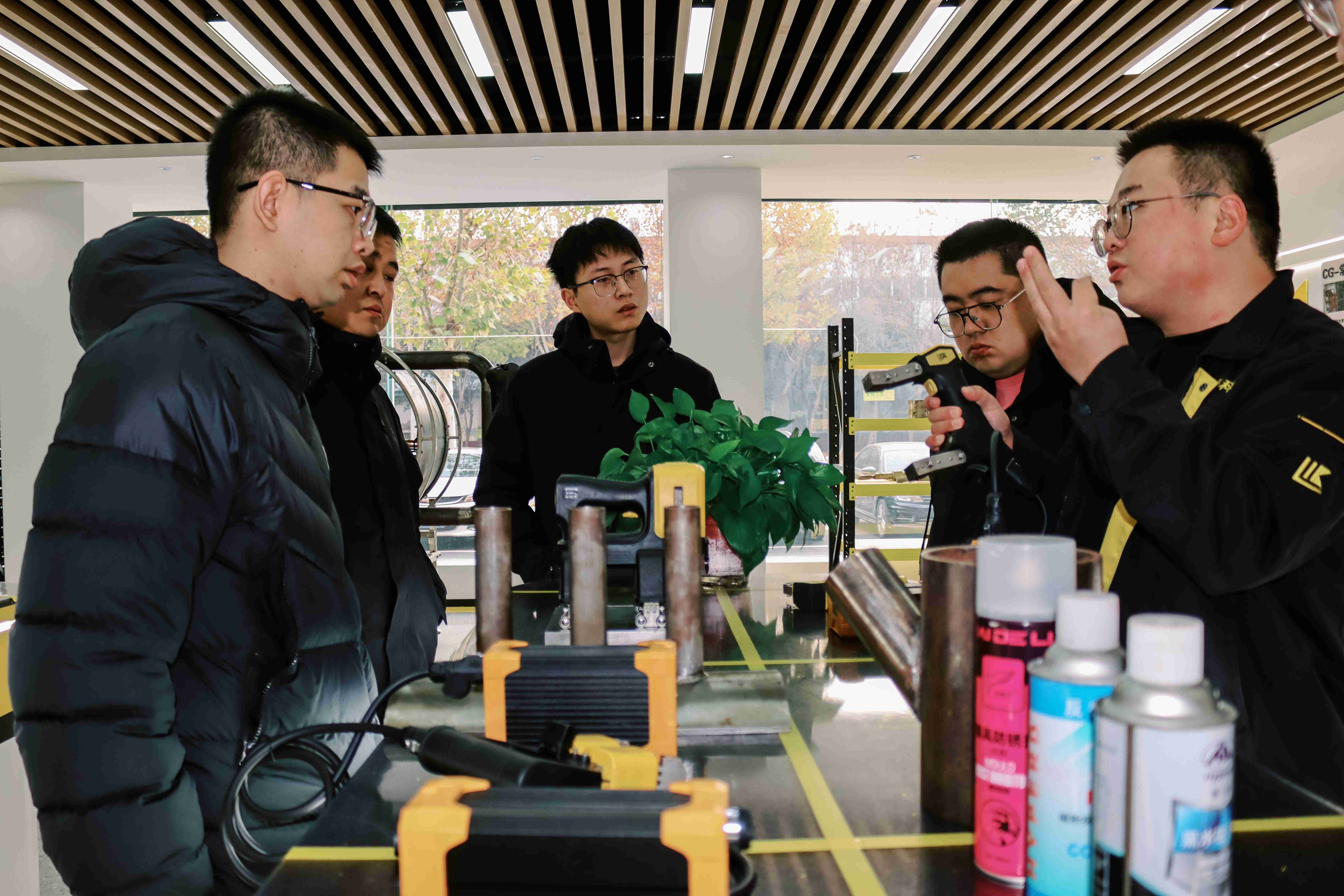 亚洲精品久久一区二区三区