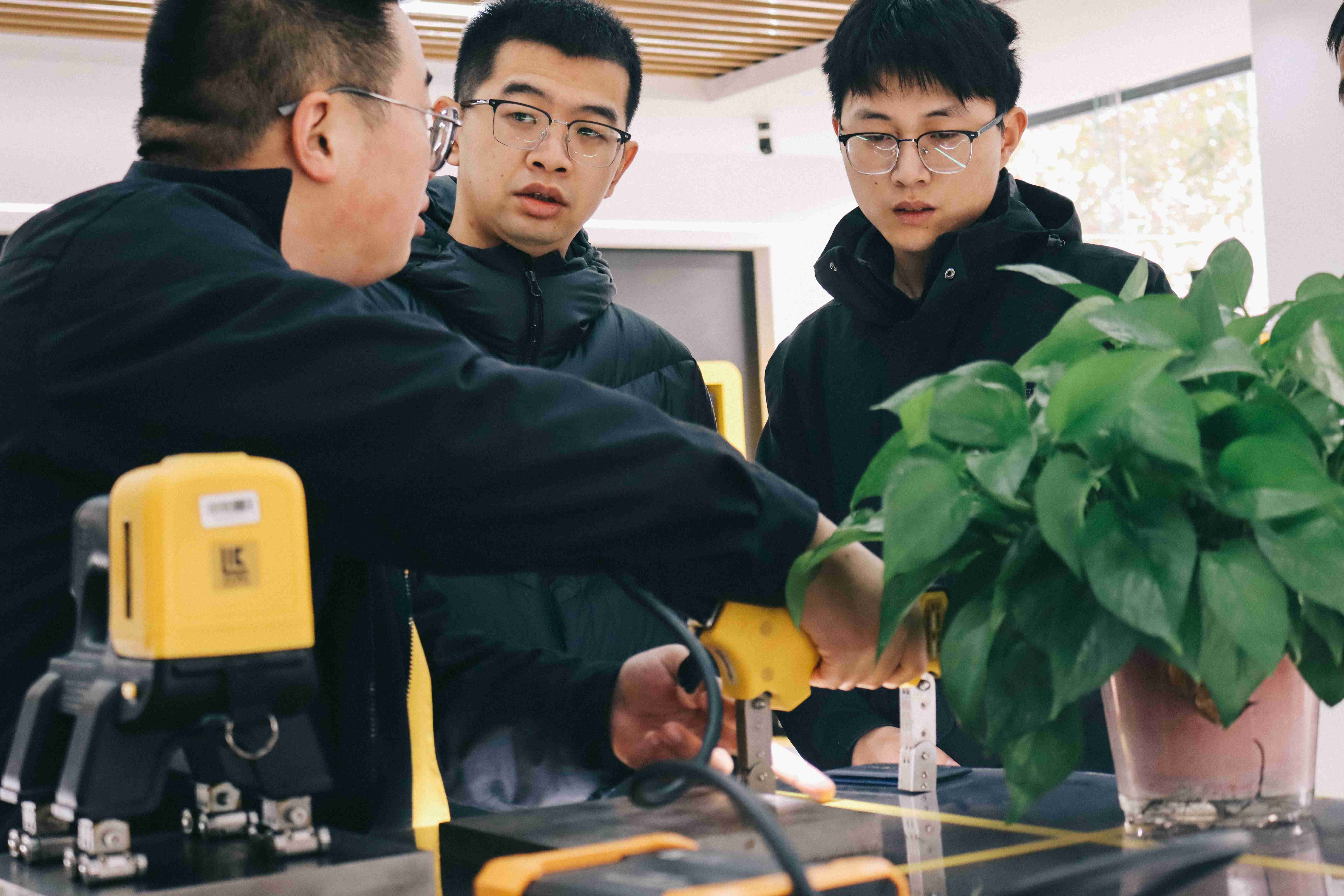 亚洲精品久久一区二区三区