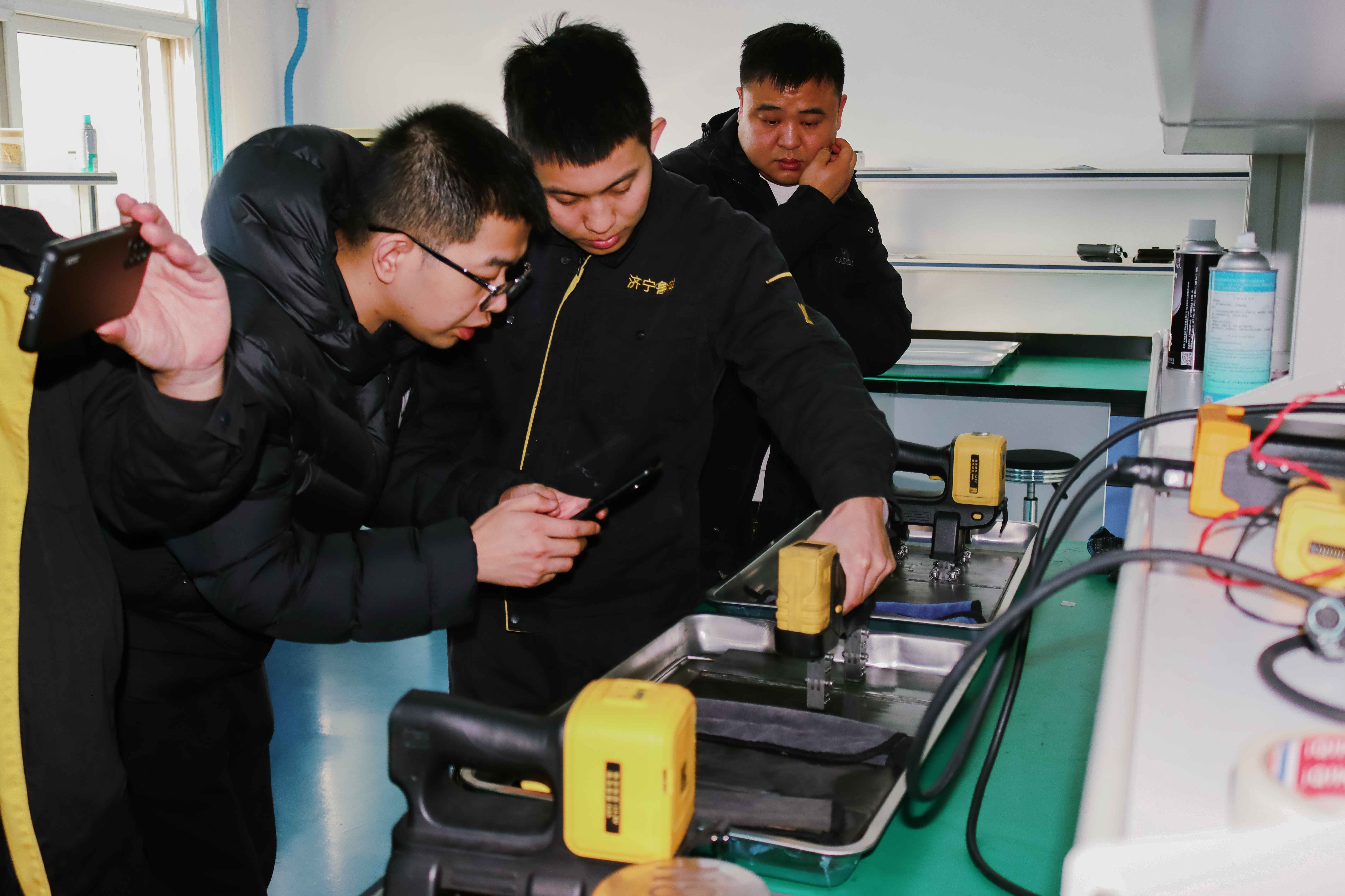 亚洲精品久久一区二区三区