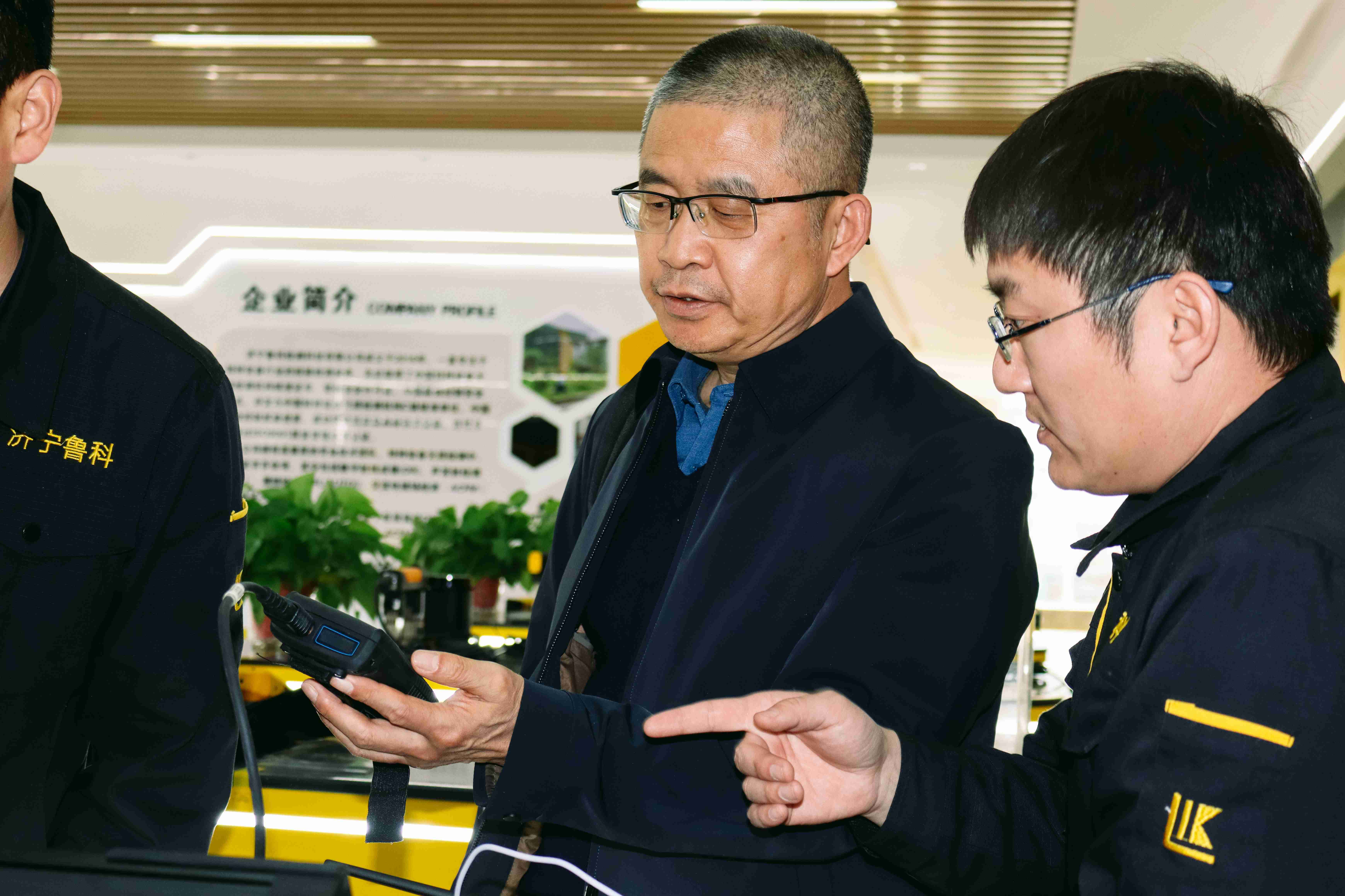 亚洲精品久久一区二区三区