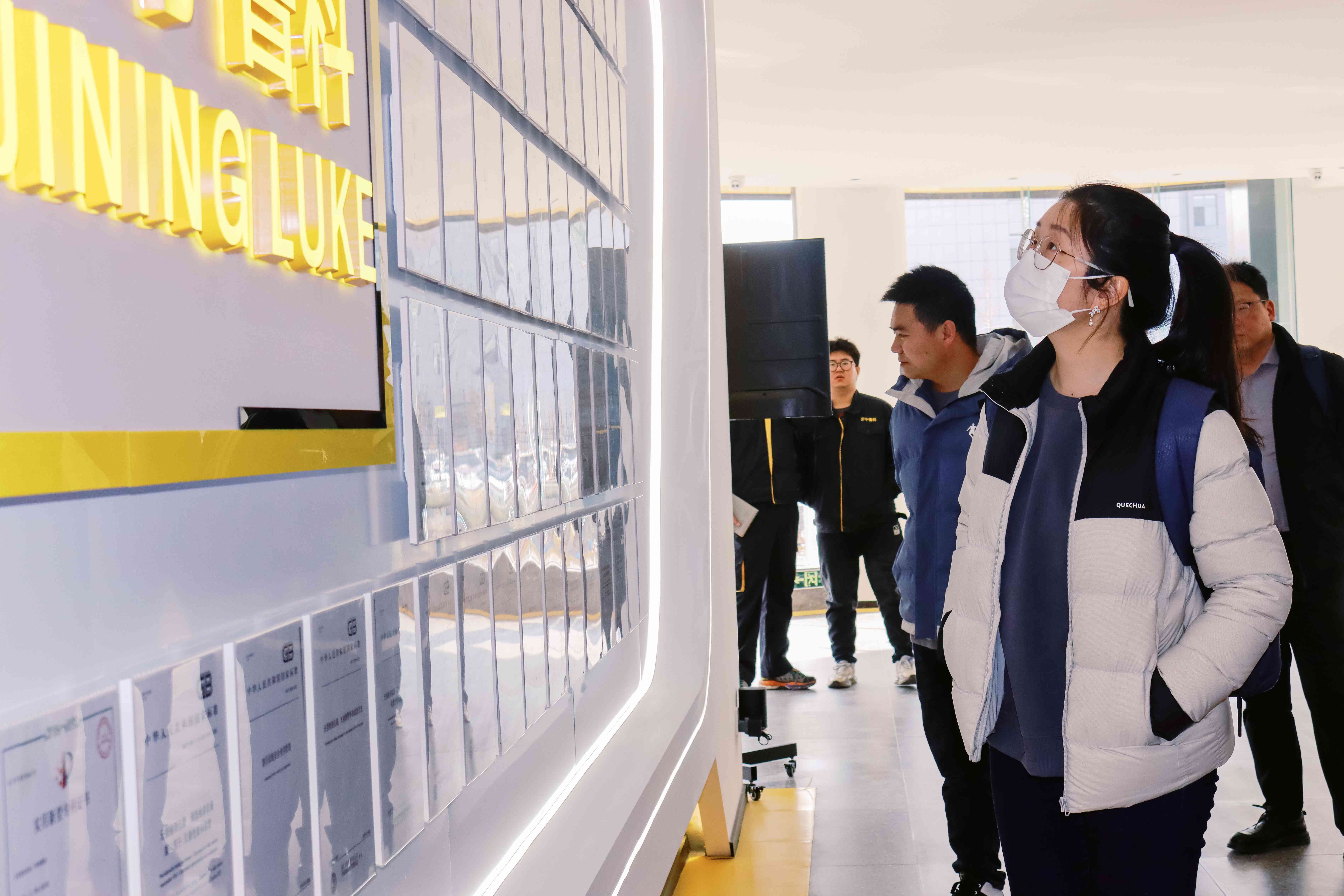 亚洲精品久久一区二区三区