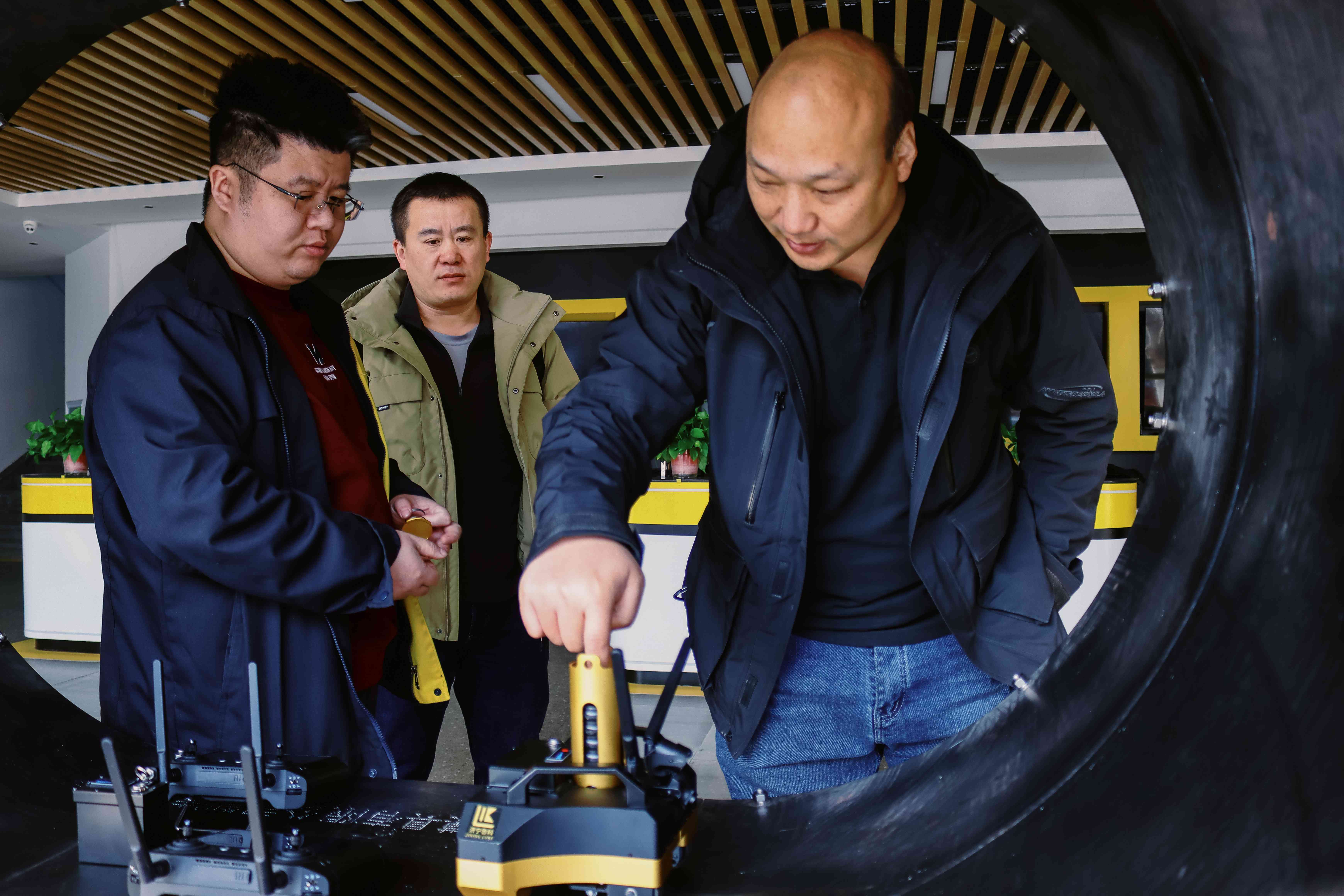 亚洲精品久久一区二区三区