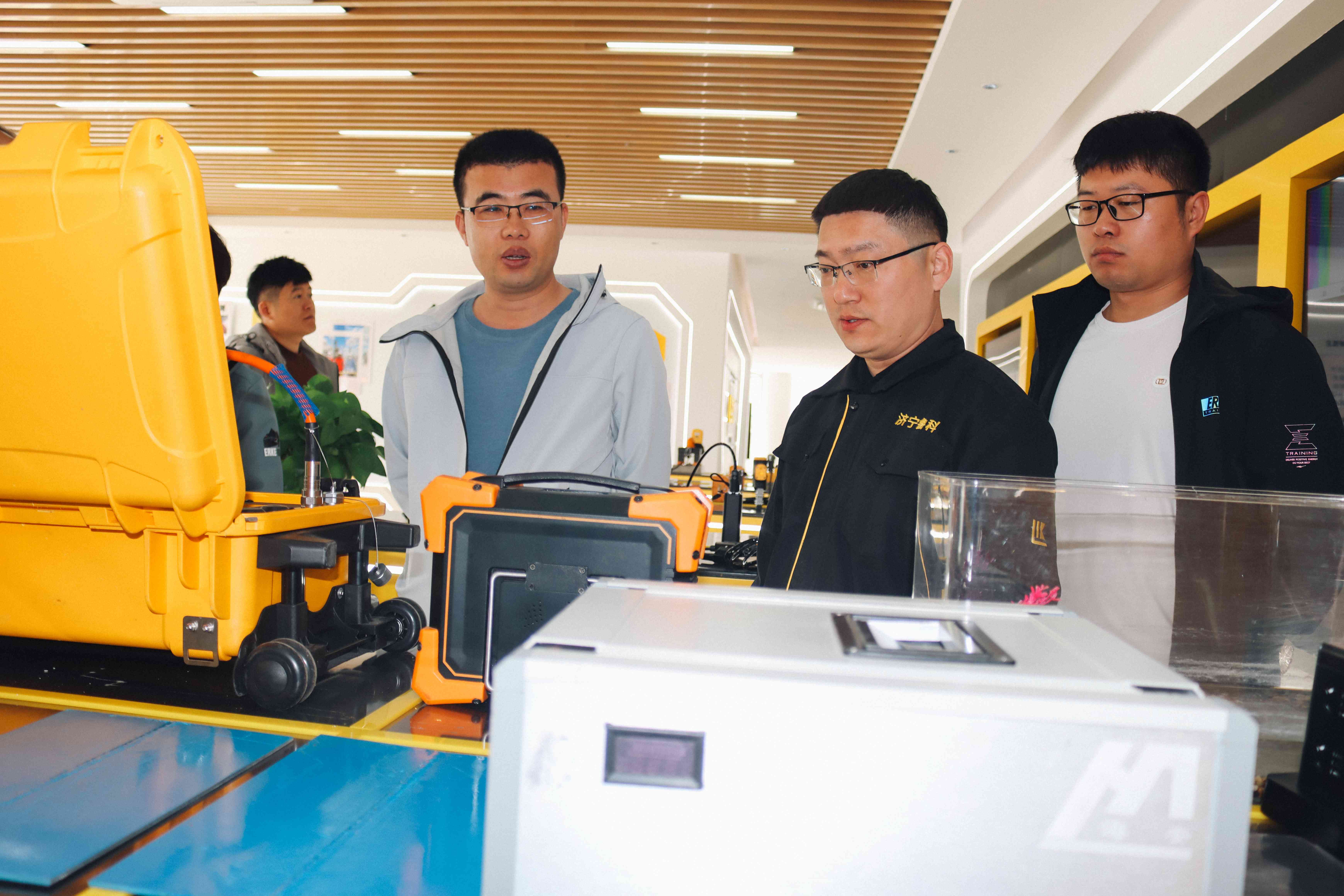 亚洲精品久久一区二区三区