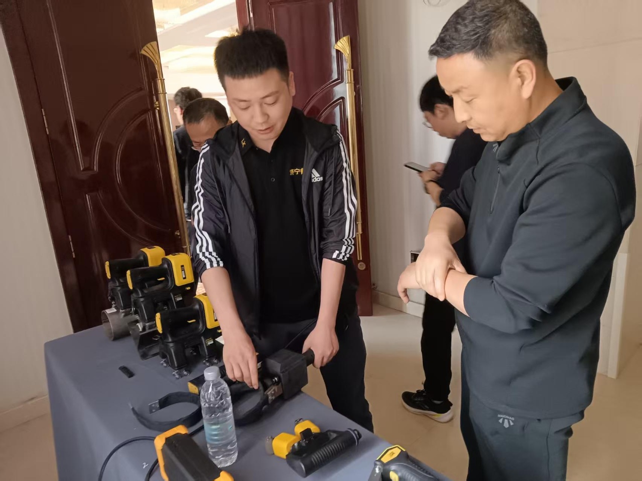 亚洲精品久久一区二区三区