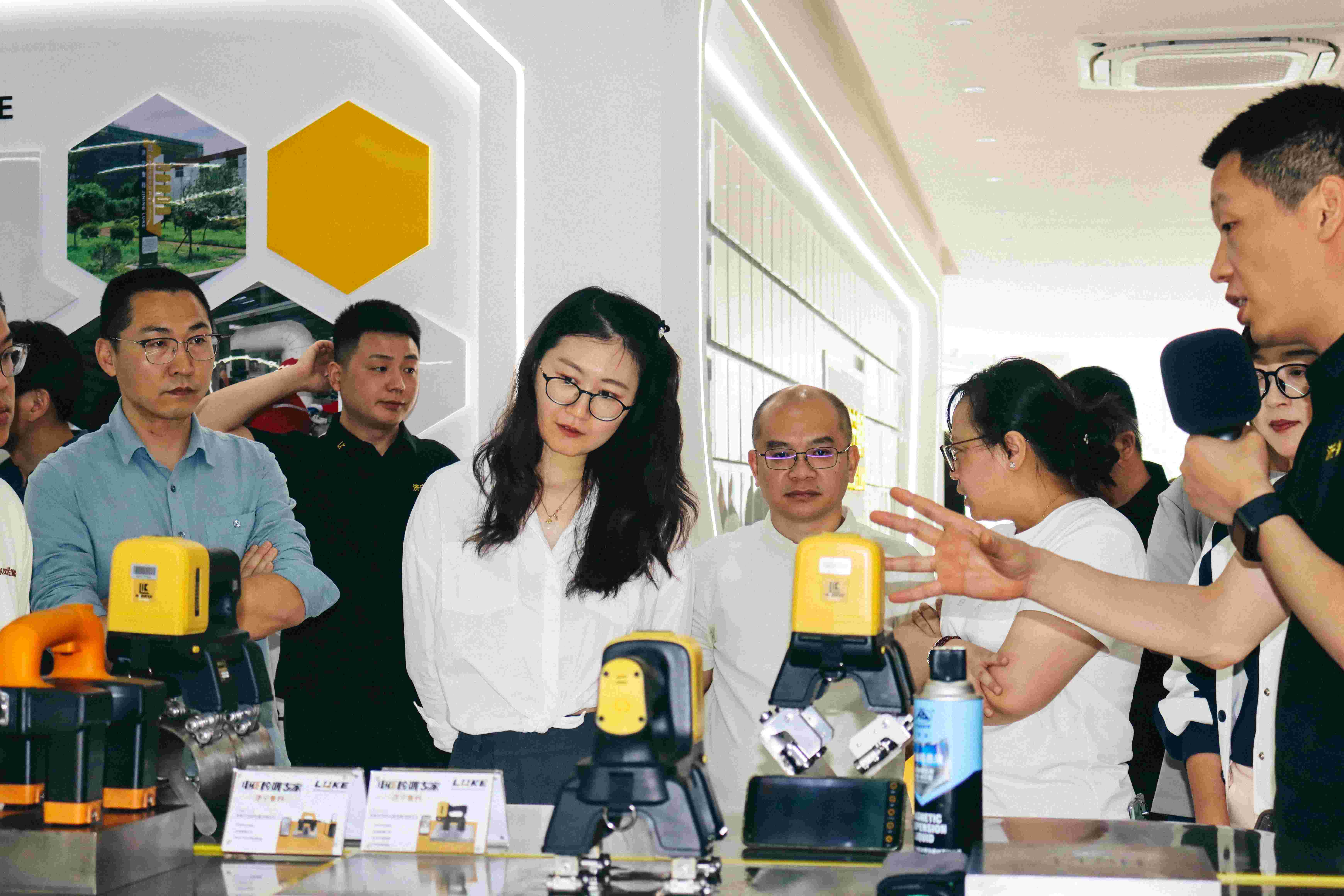 亚洲精品久久一区二区三区