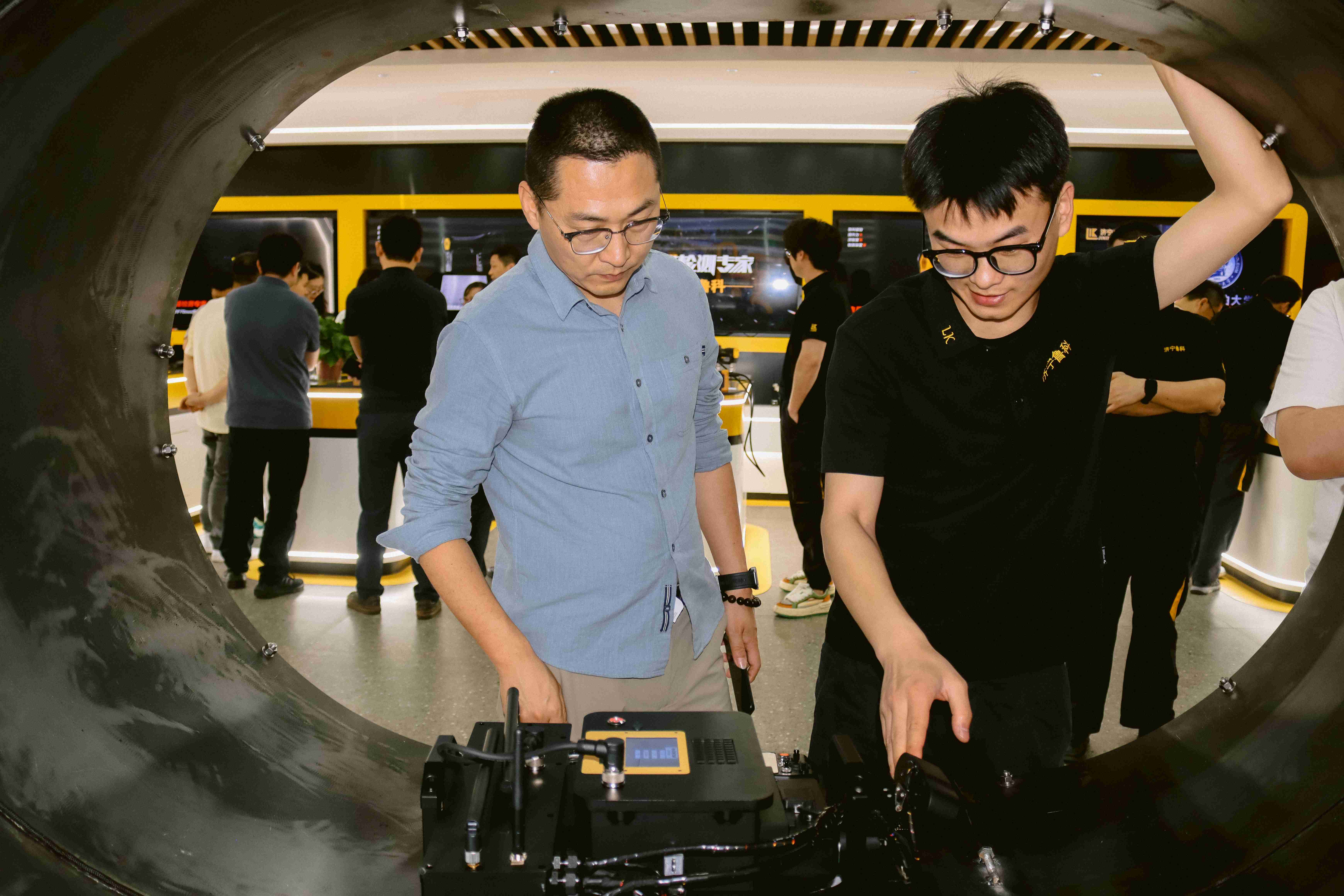 亚洲精品久久一区二区三区