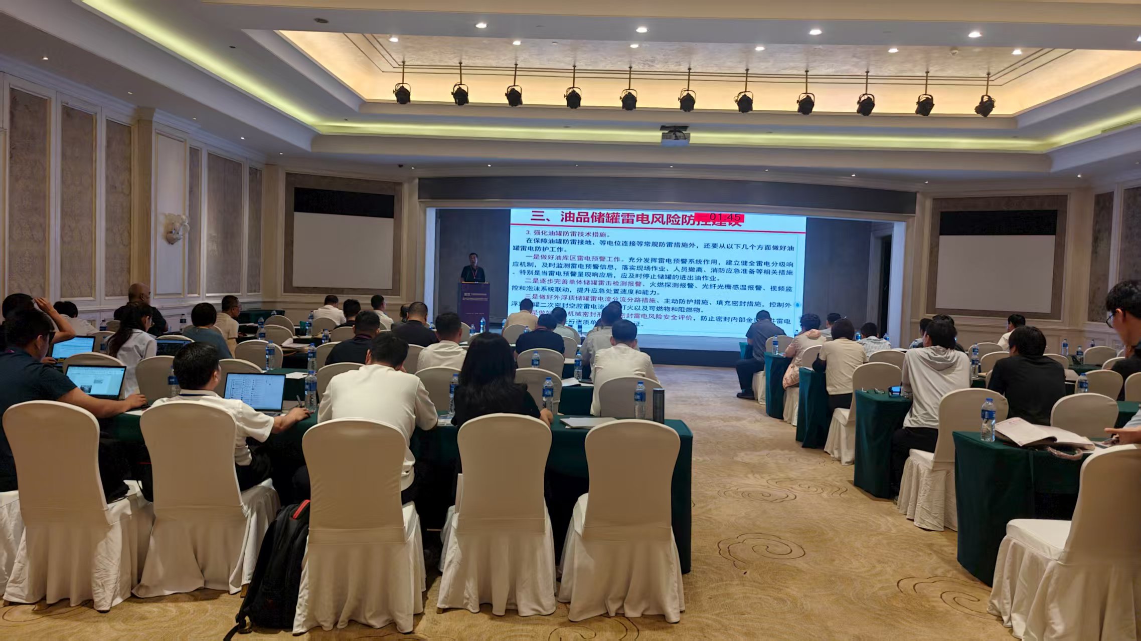 亚洲精品久久一区二区三区