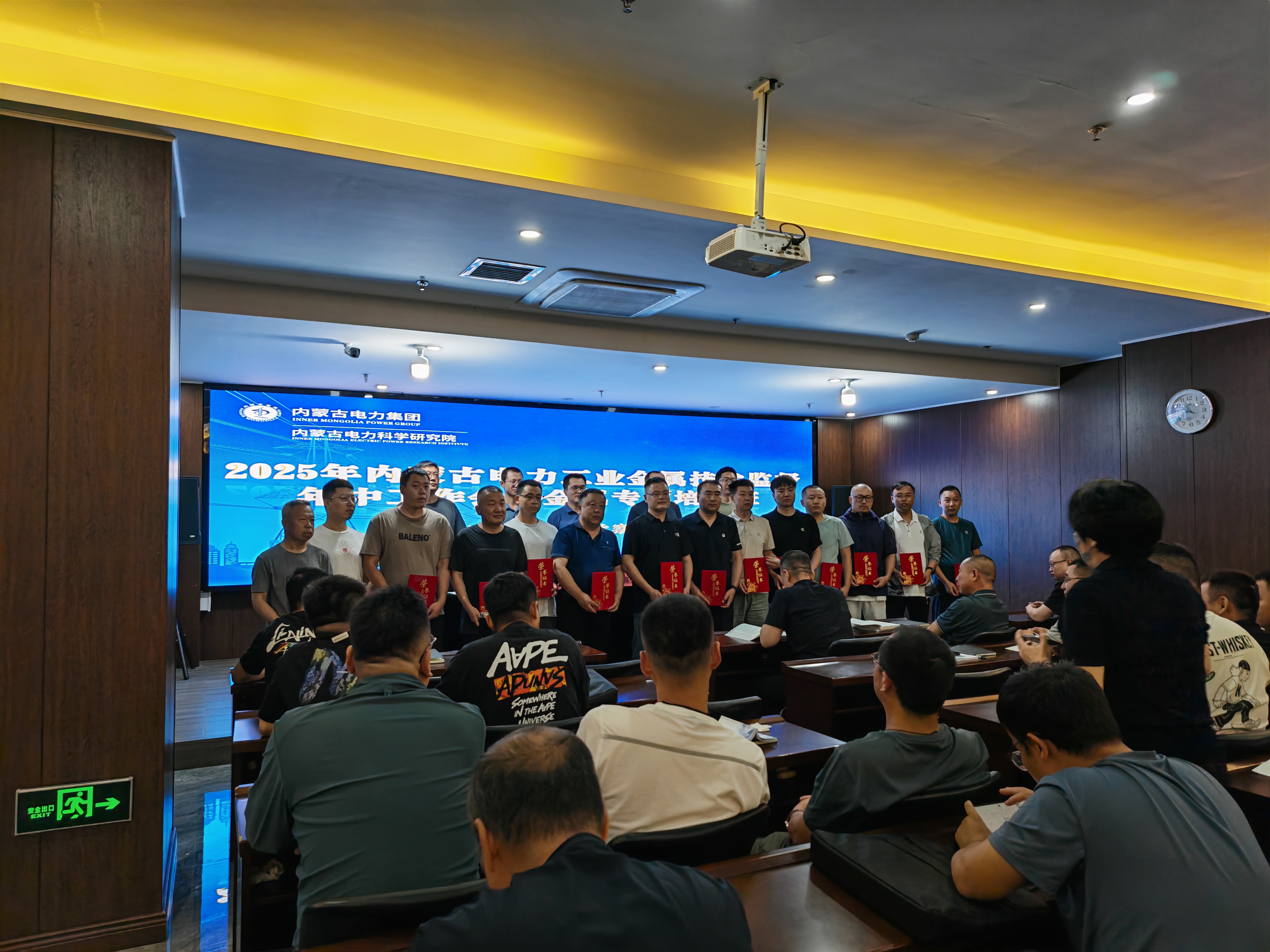 亚洲精品久久一区二区三区