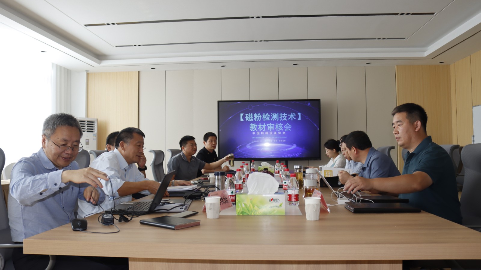 亚洲精品久久一区二区三区