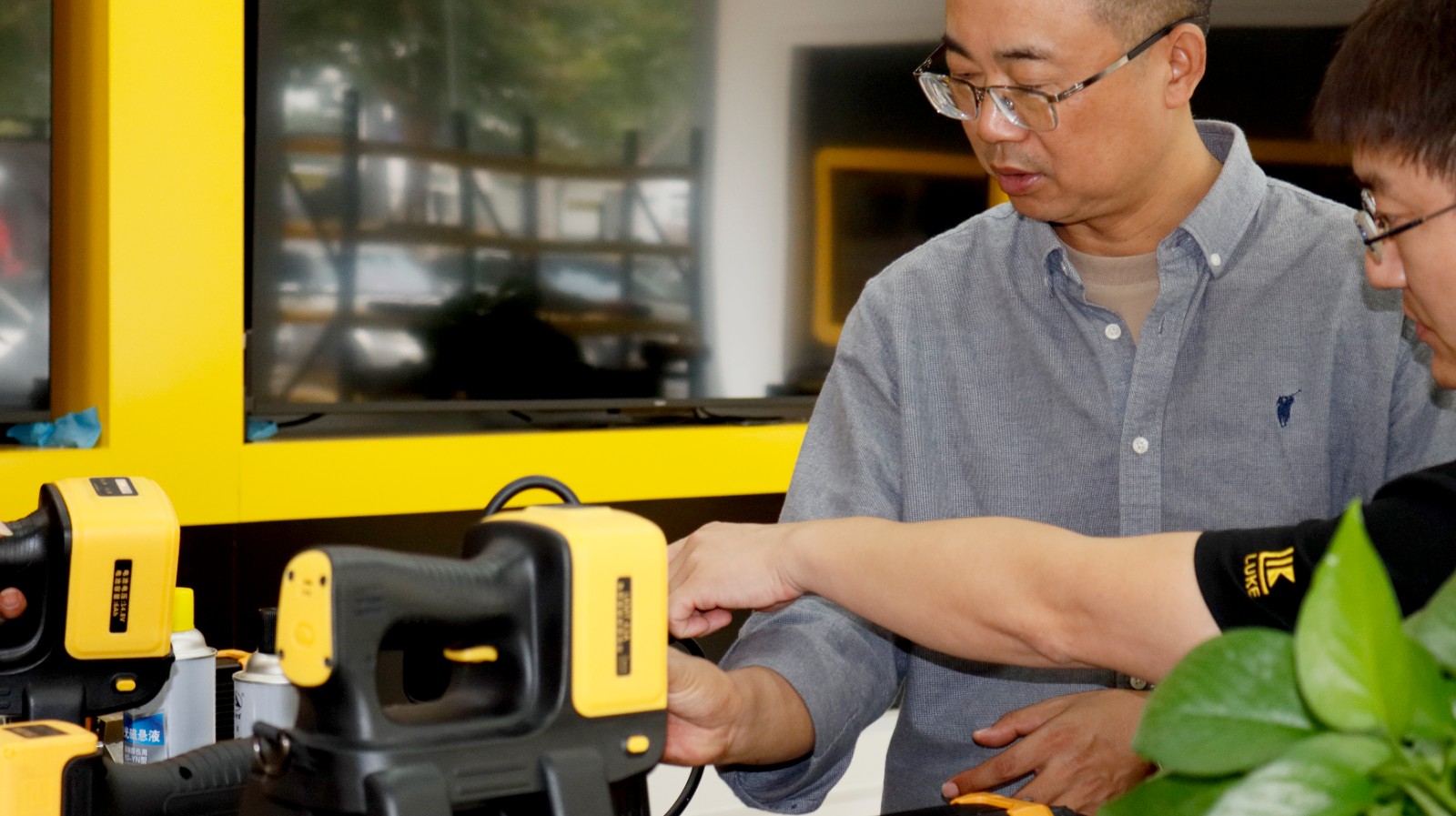 亚洲精品久久一区二区三区