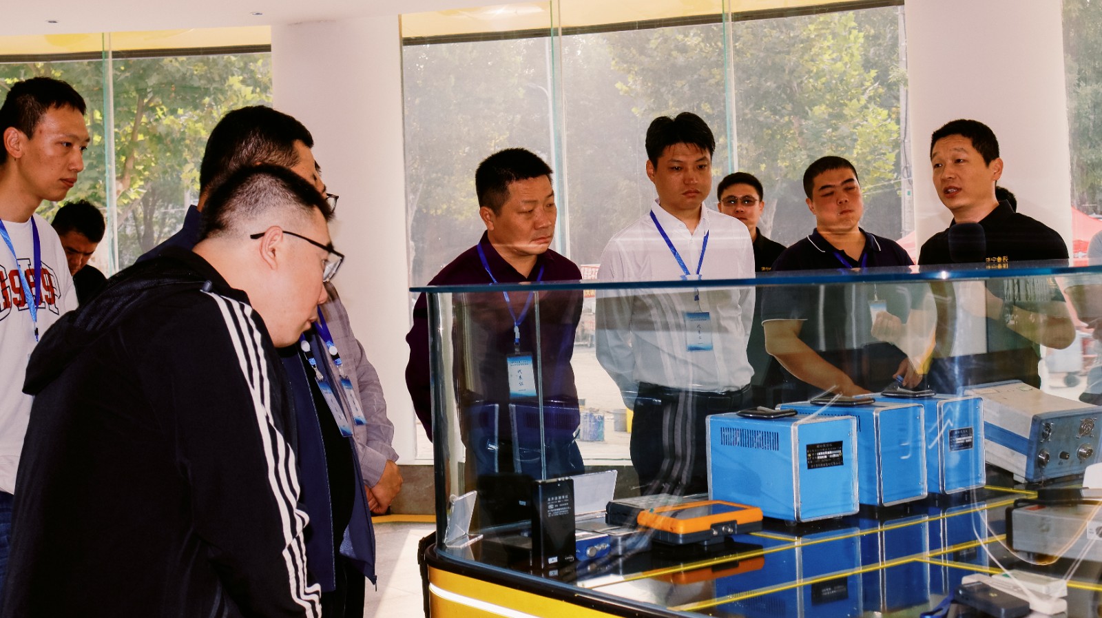 亚洲精品久久一区二区三区