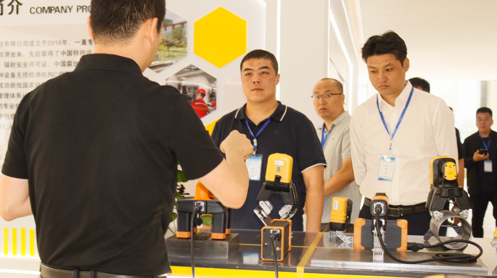 亚洲精品久久一区二区三区