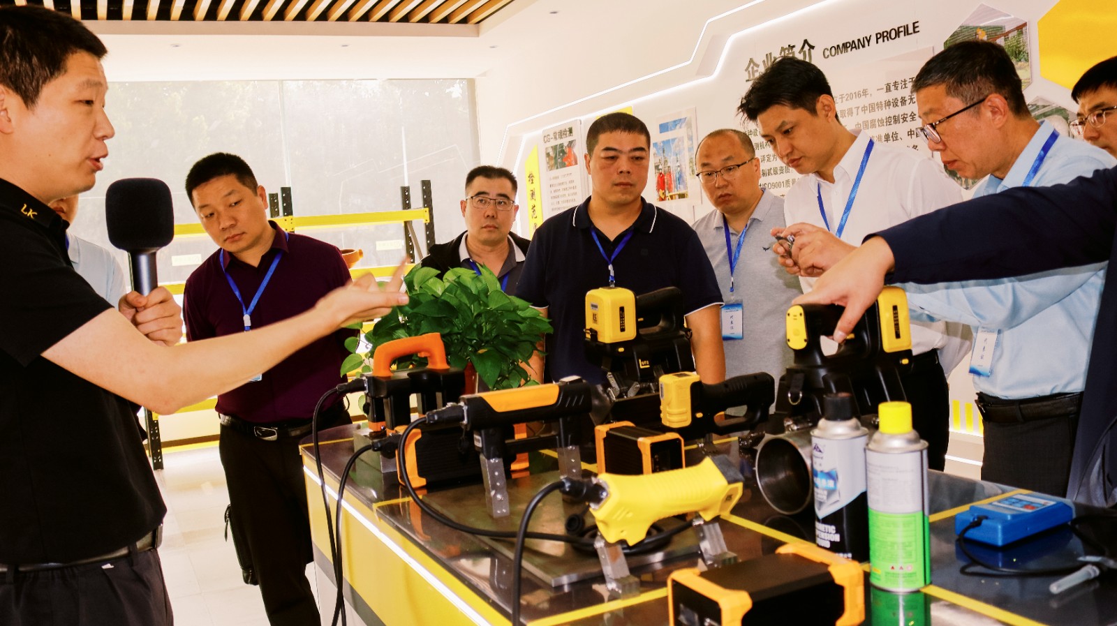 亚洲精品久久一区二区三区