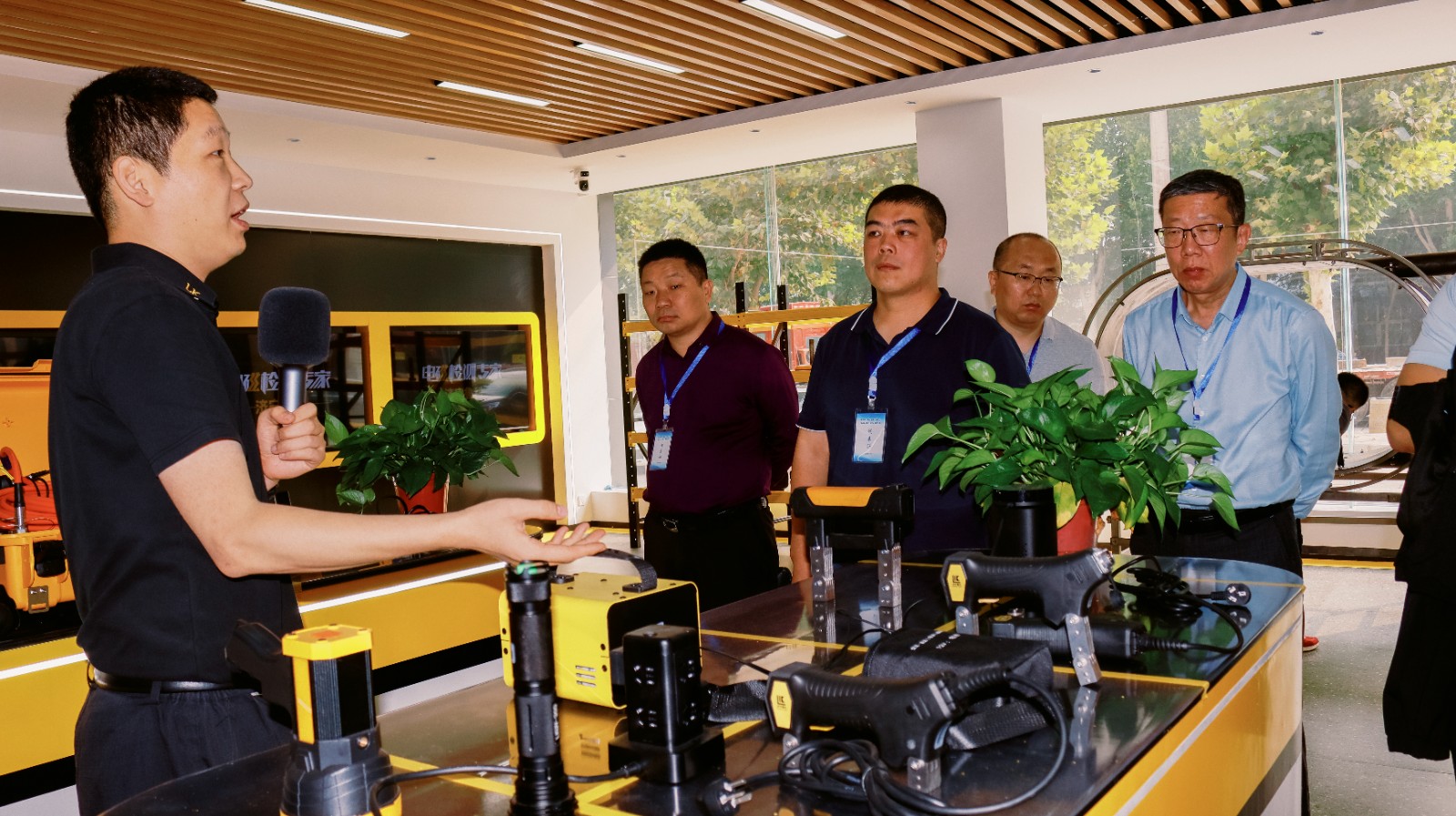 亚洲精品久久一区二区三区