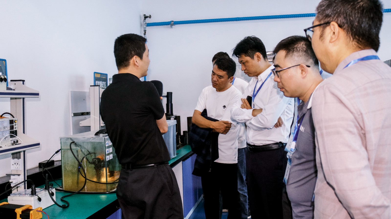 亚洲精品久久一区二区三区