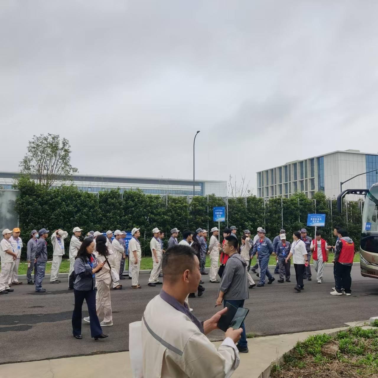 亚洲精品久久一区二区三区