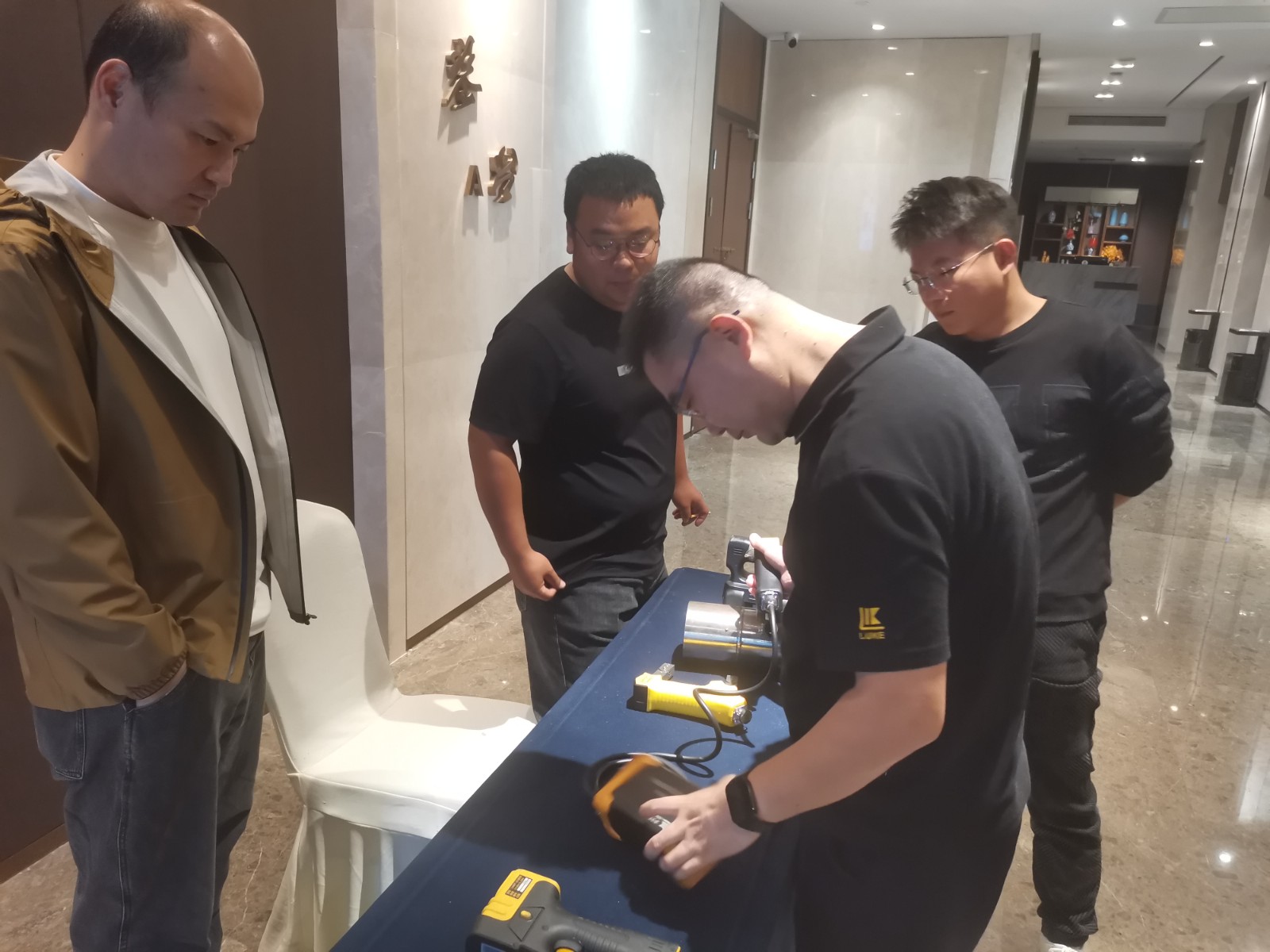 亚洲精品久久一区二区三区