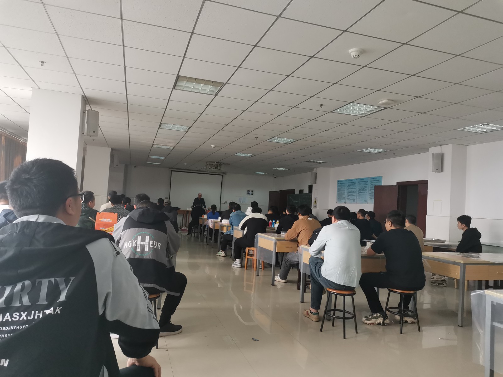 亚洲精品久久一区二区三区